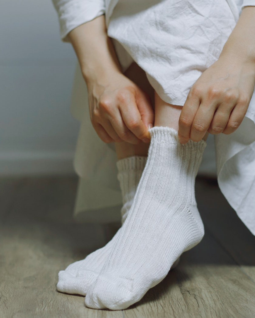 nishiguchi kutsushita : praha linen ribbed socks