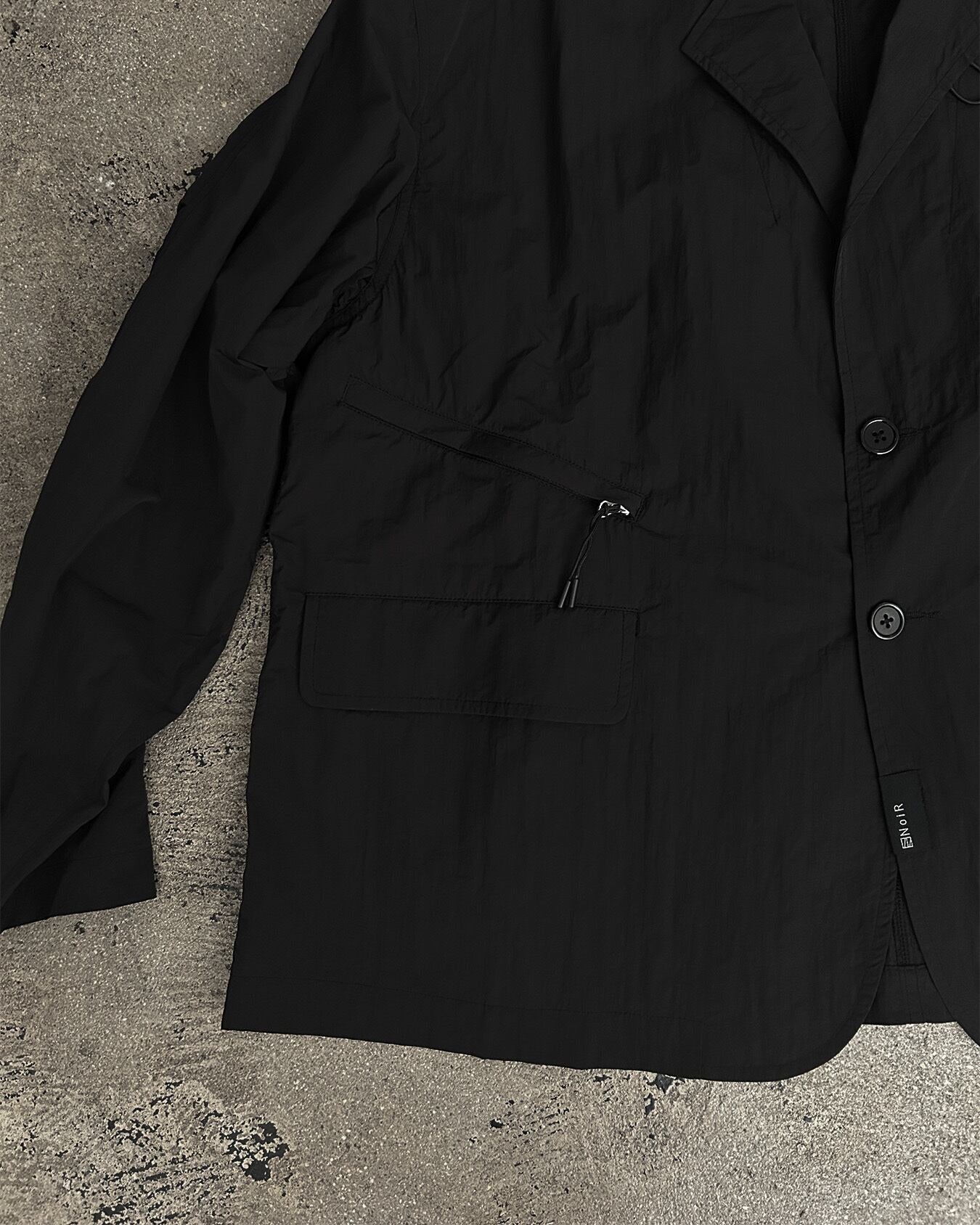 NoiR : blazer