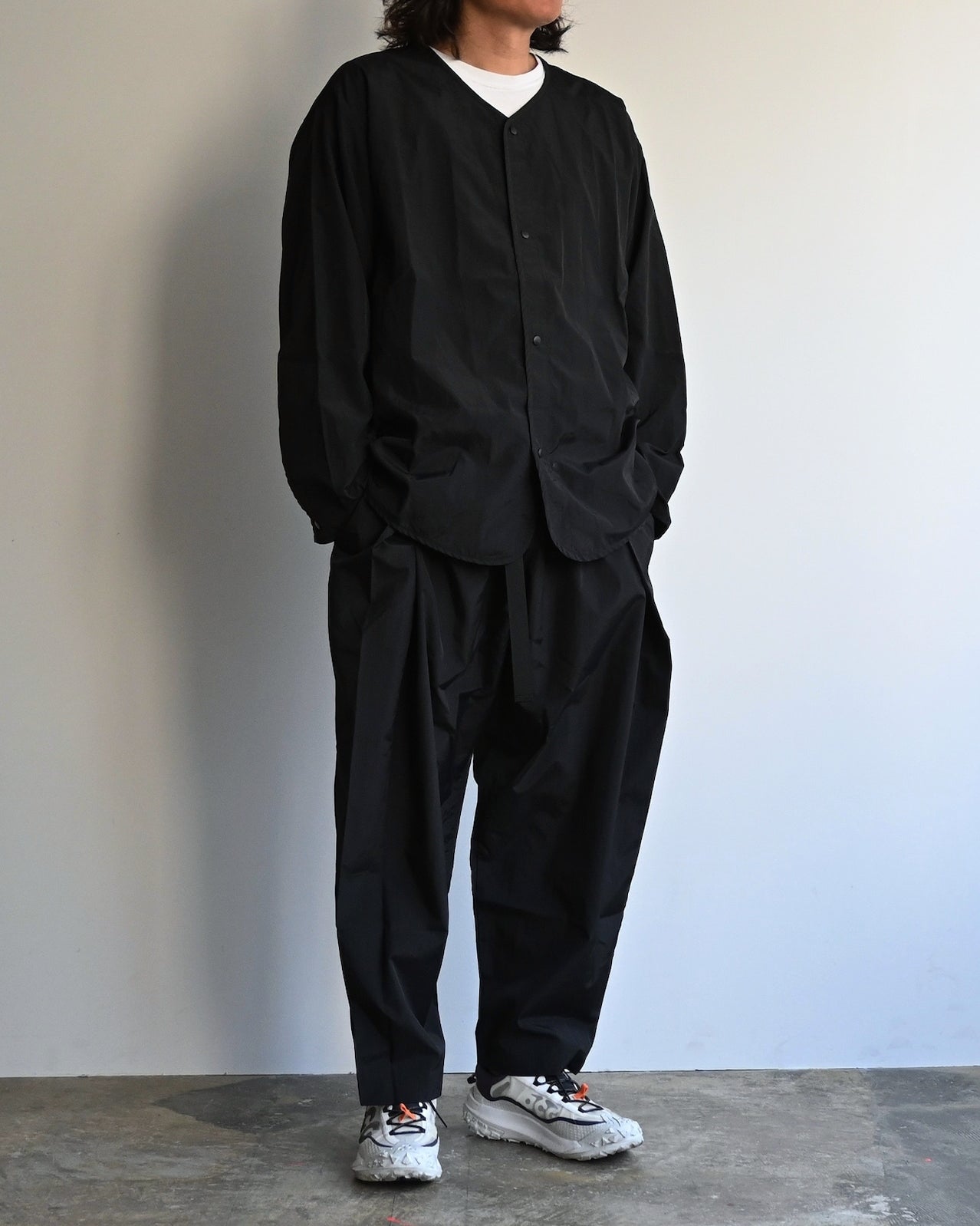 NoiR : v-neck shirt