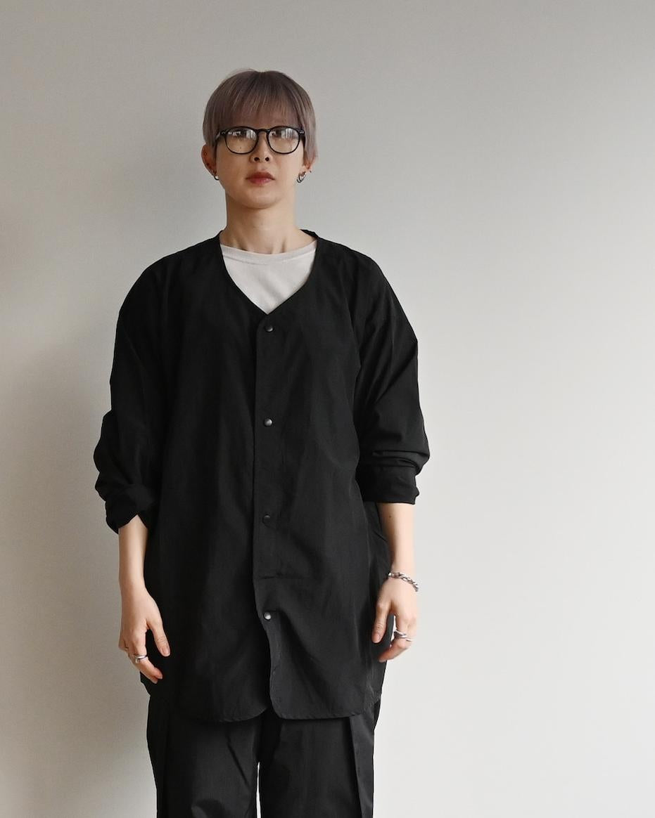 NoiR : v-neck shirt