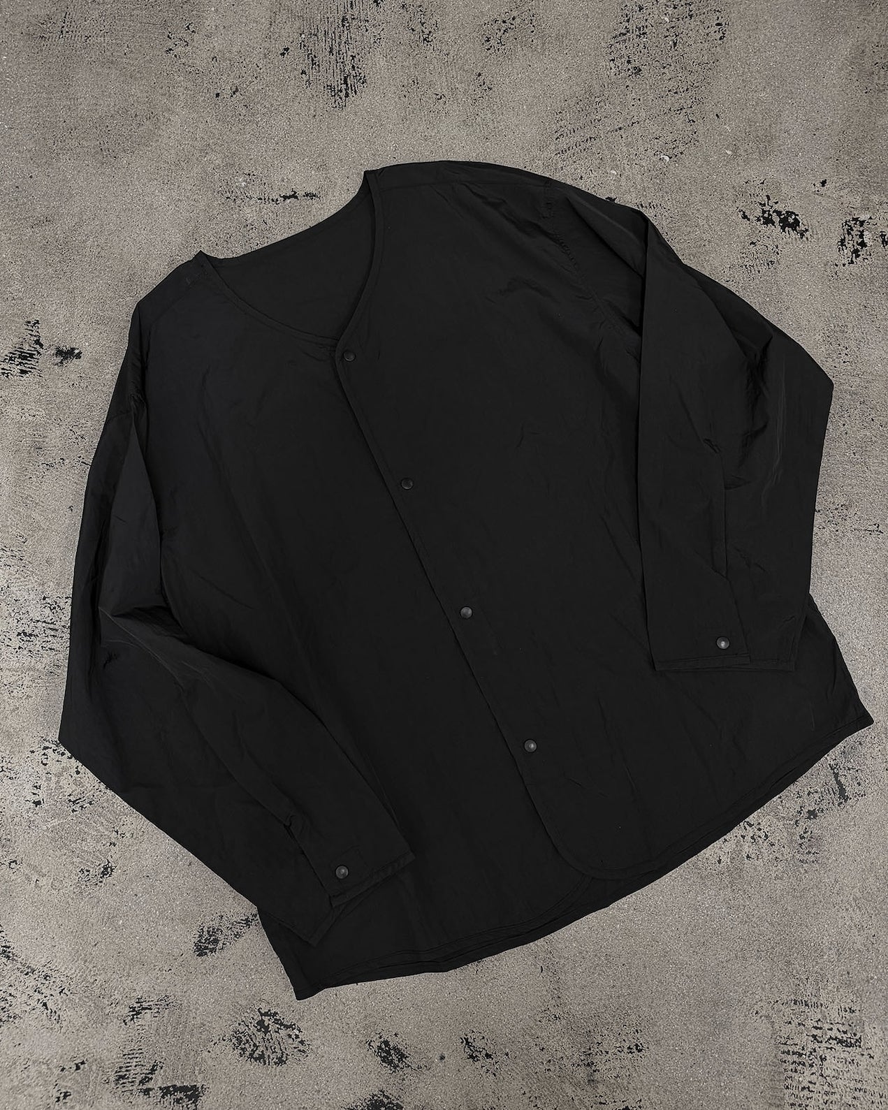NoiR : v-neck shirt