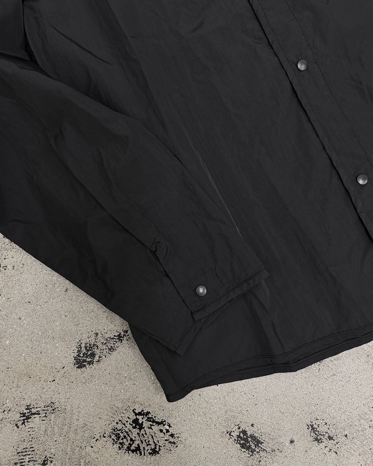 NoiR : v-neck shirt
