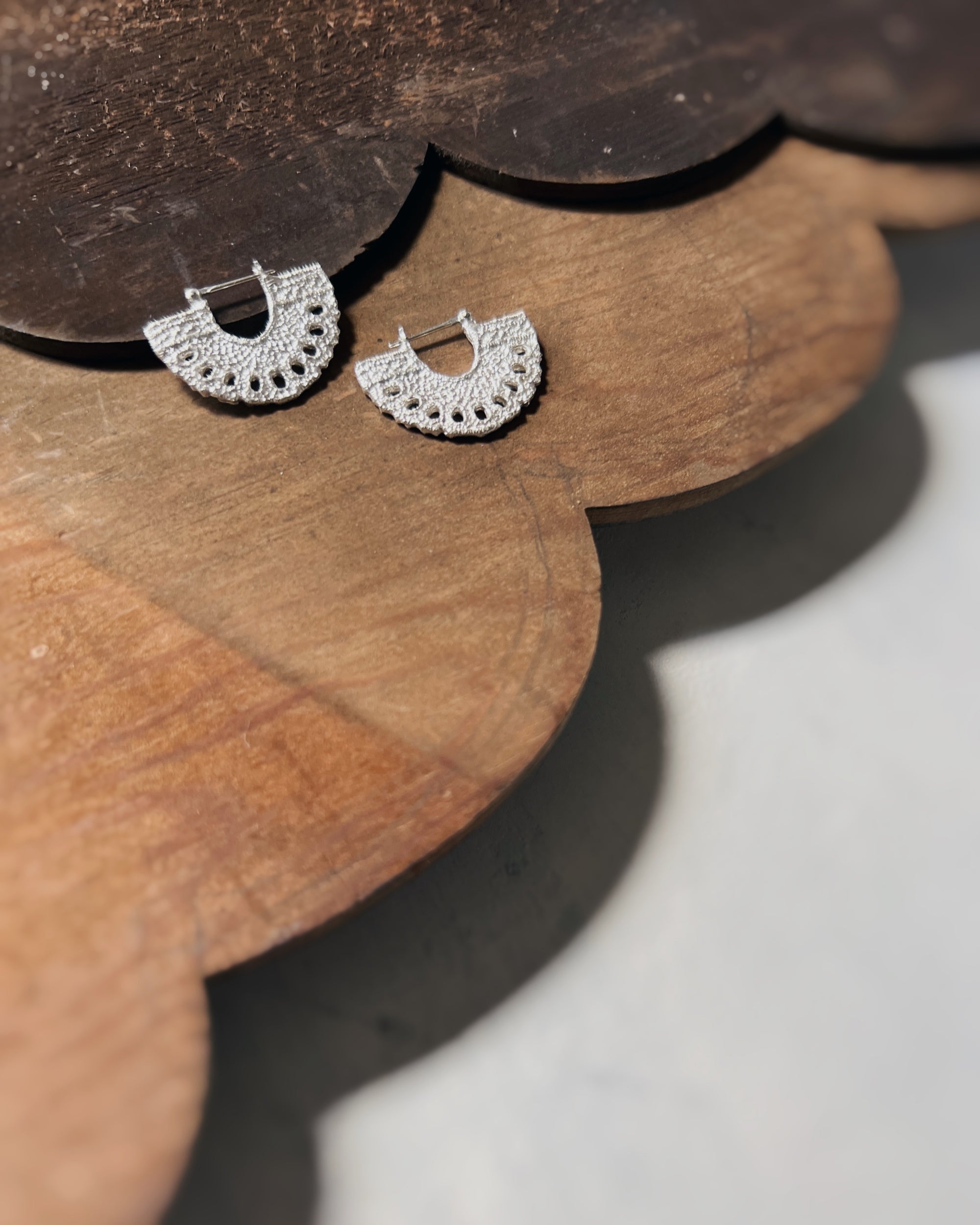 ichinose naomi : scale earrings