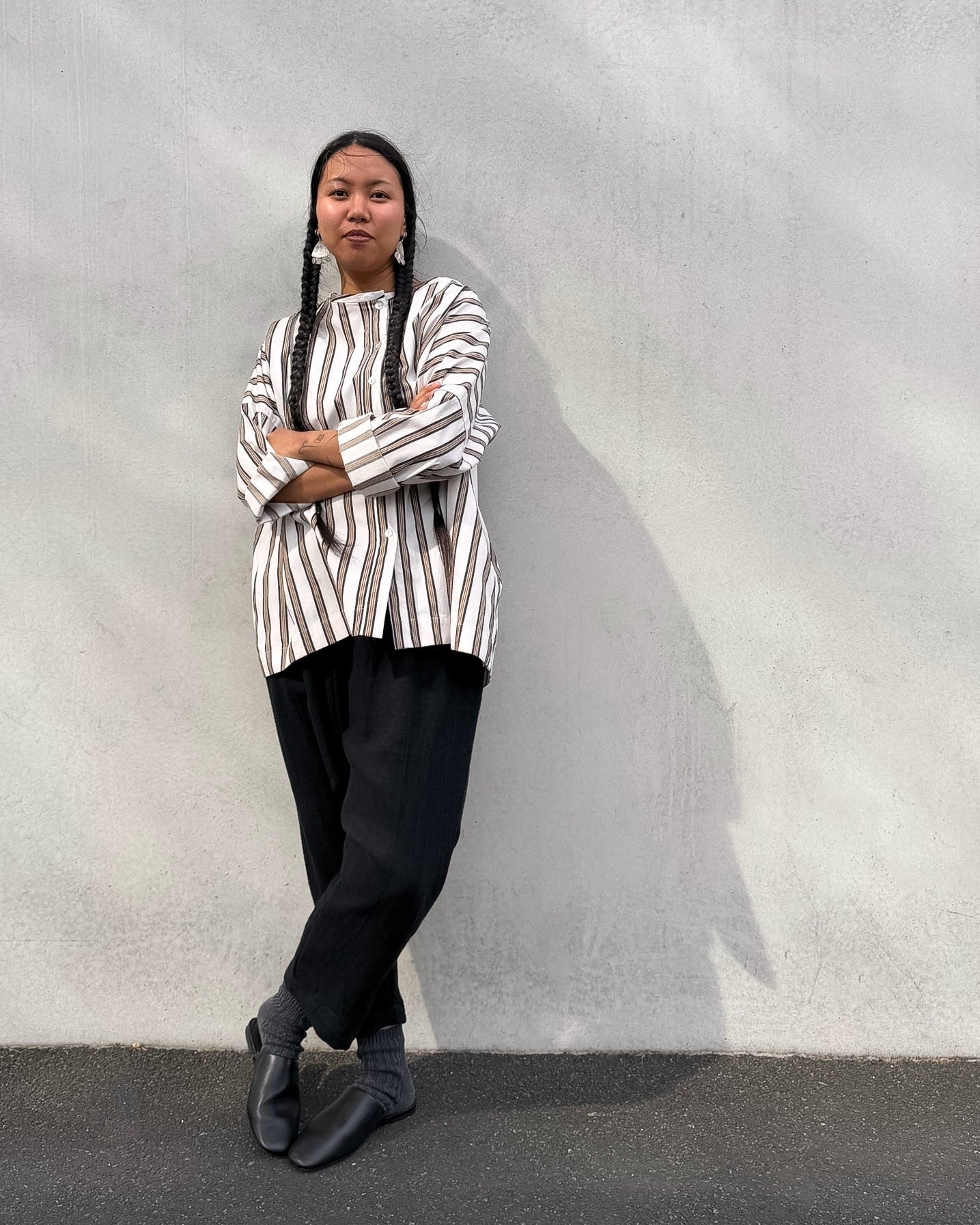 LJ struthers : striped cotton collarless shirt