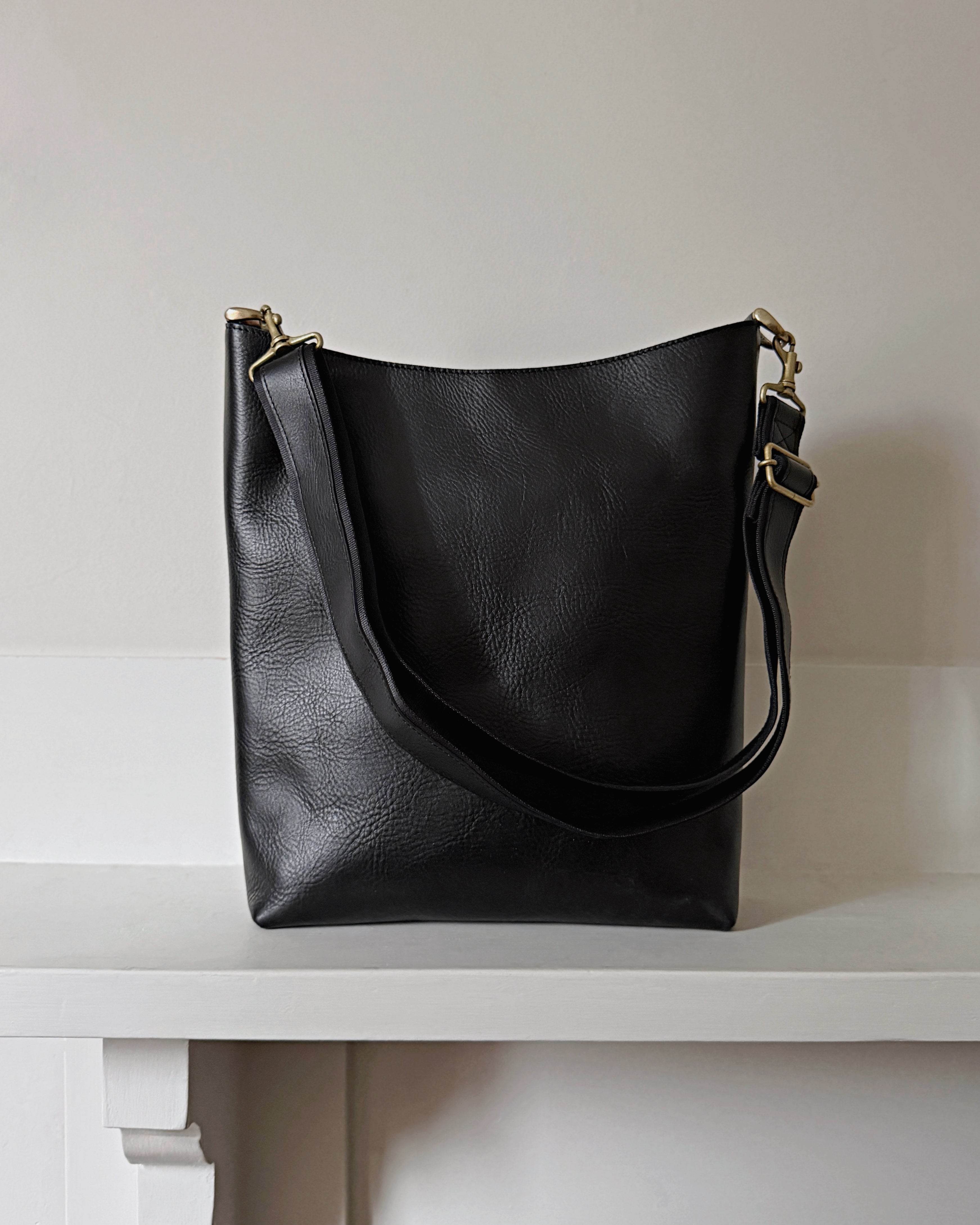 Parley : shoulder bag in carbon