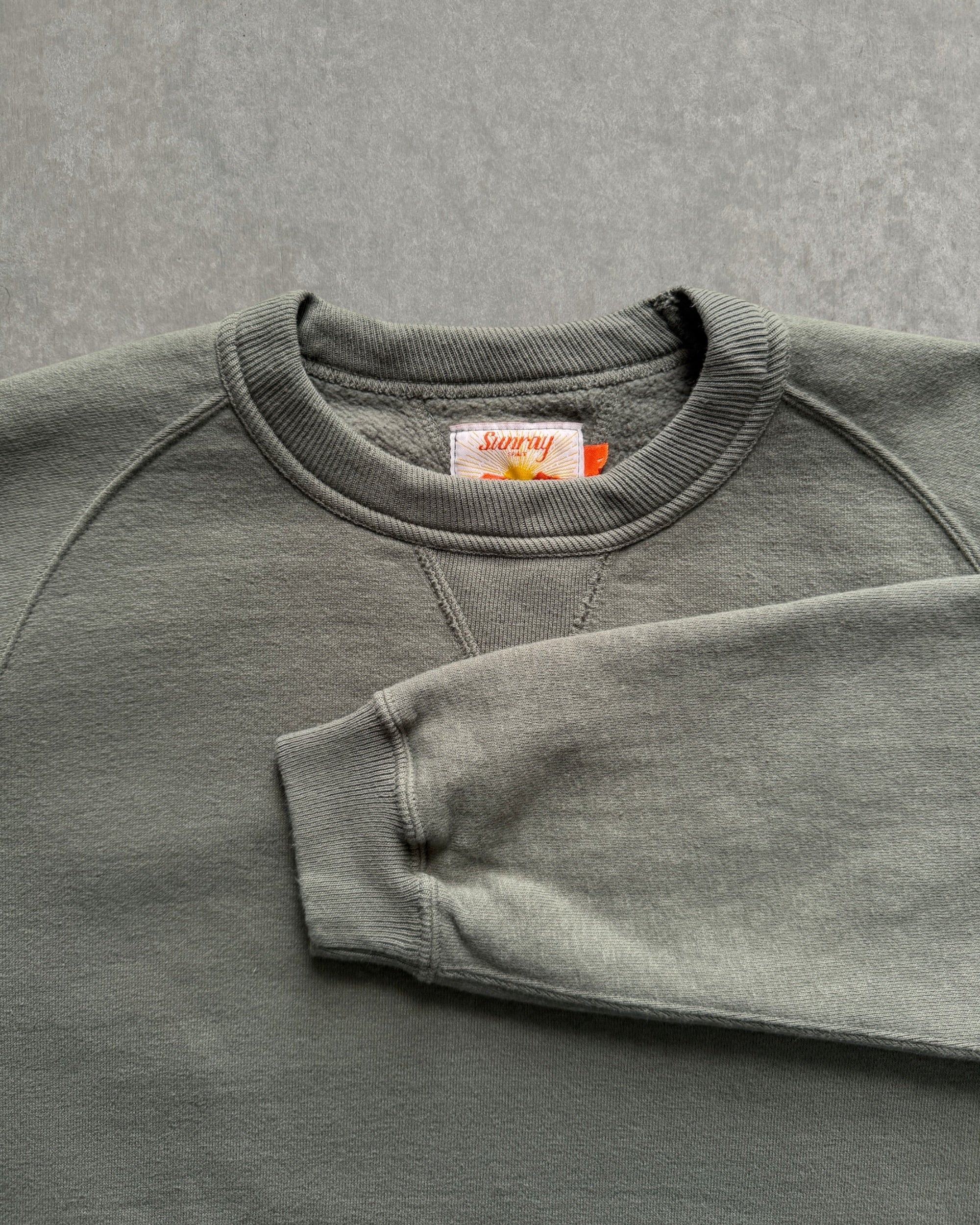 Sunray Spirit : poli'ahu crew neck sweatshirt in balsam green