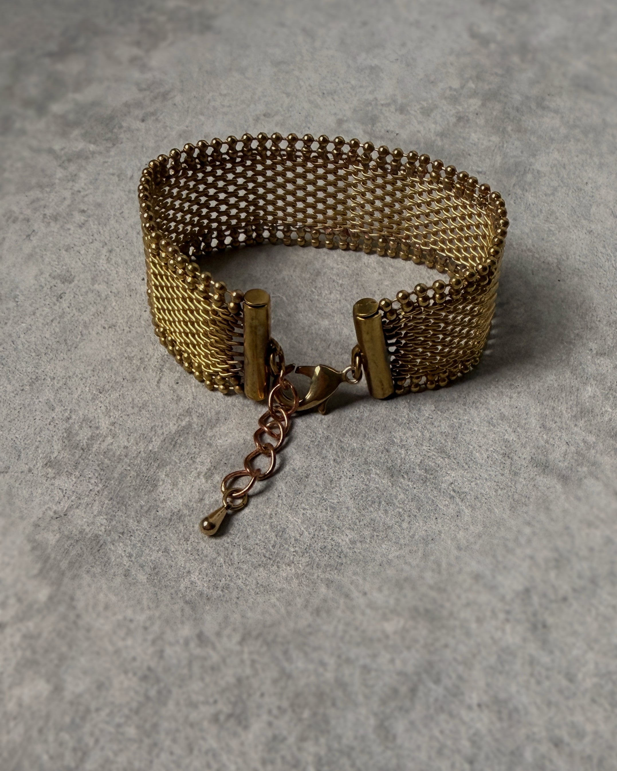 milk-toast : collar bracelet