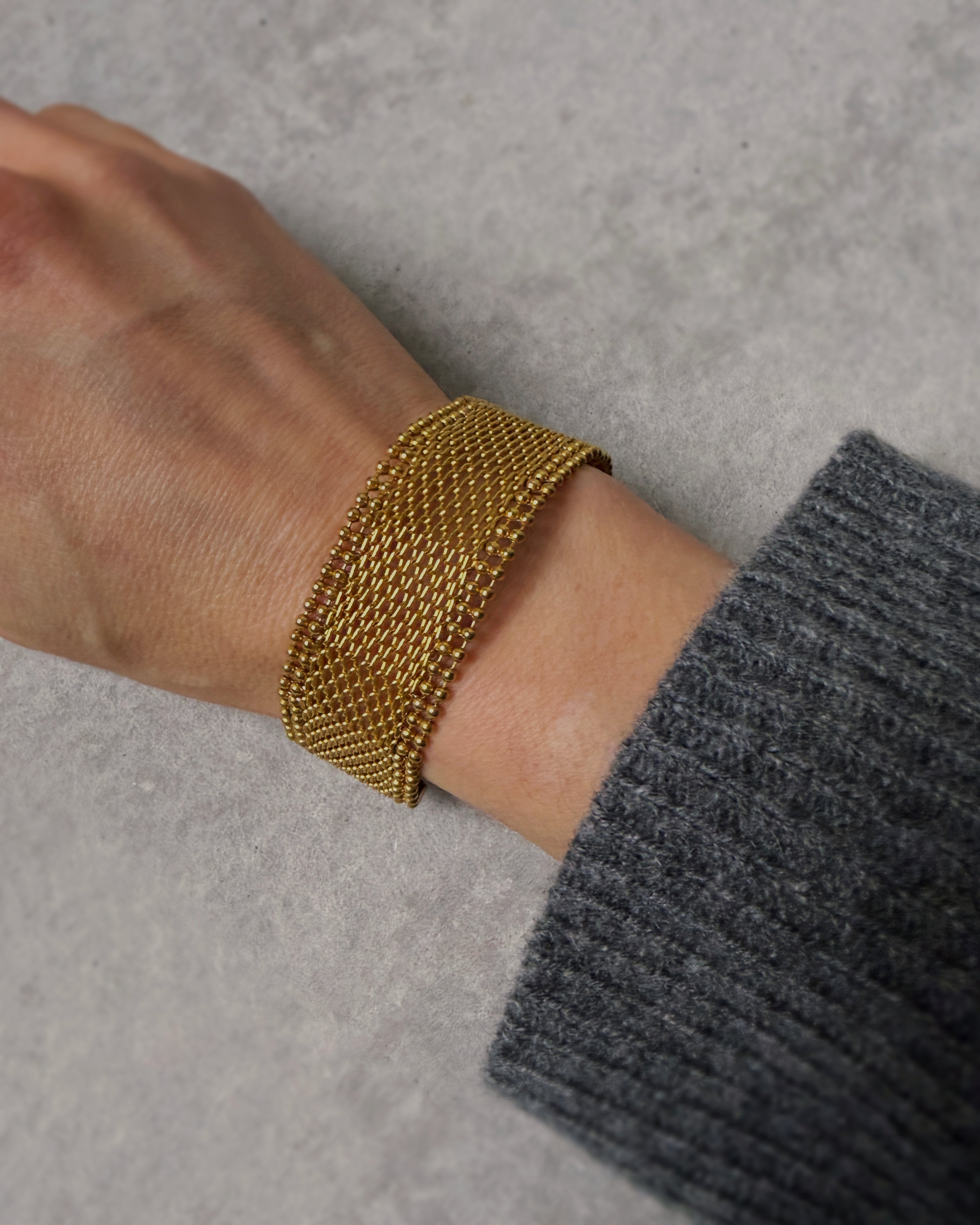 milk-toast : collar bracelet