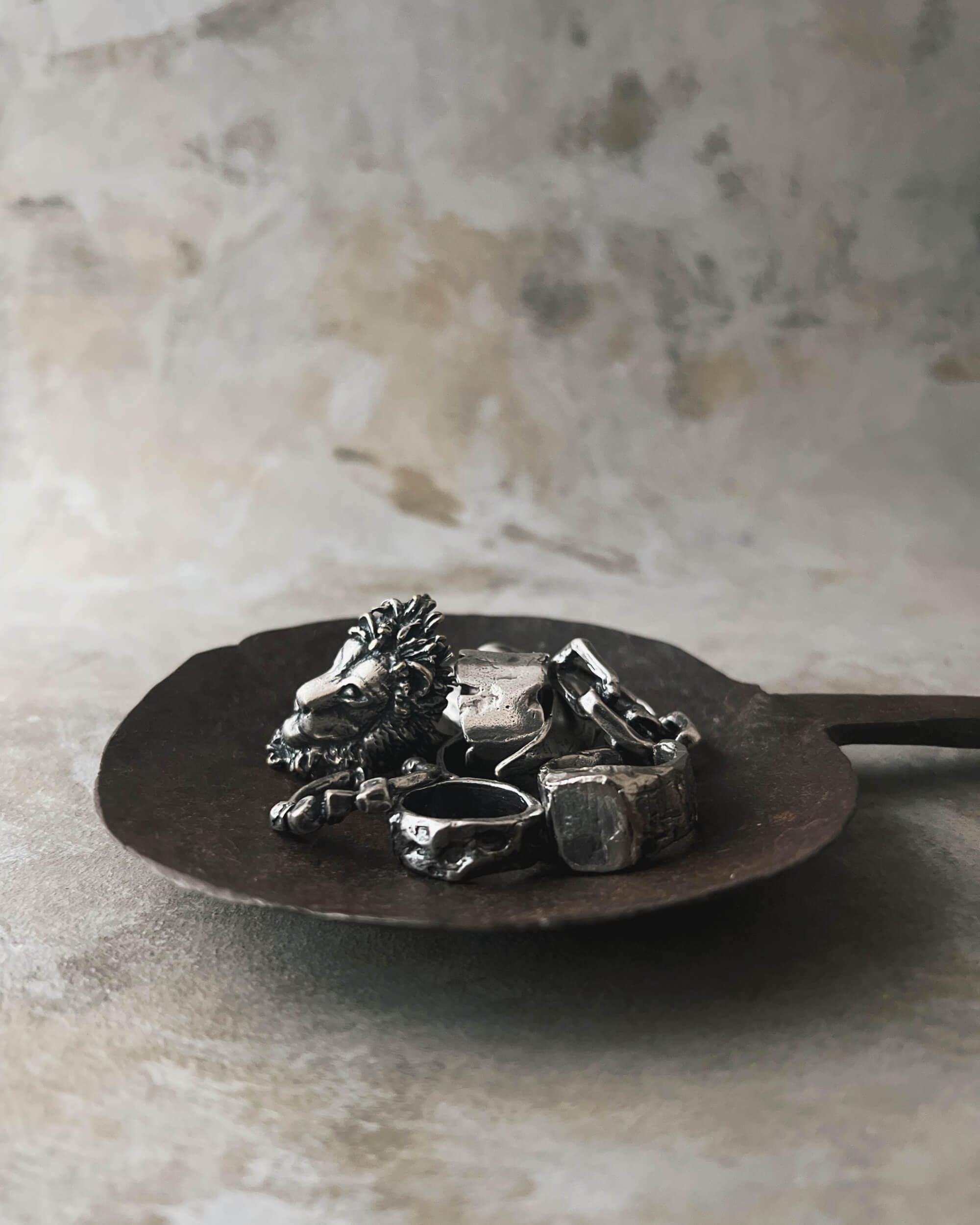 elassaad : lion head ring