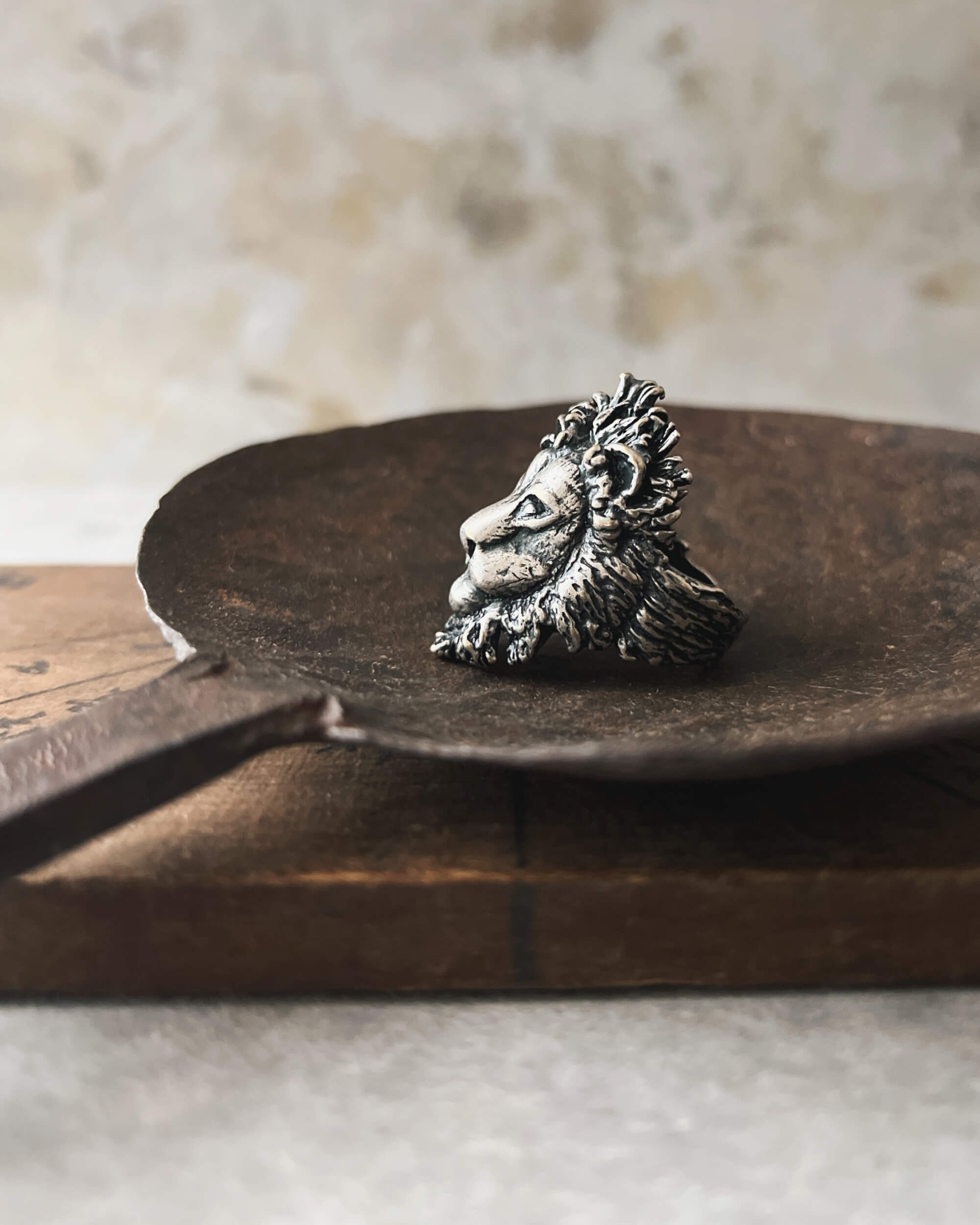elassaad : lion head ring