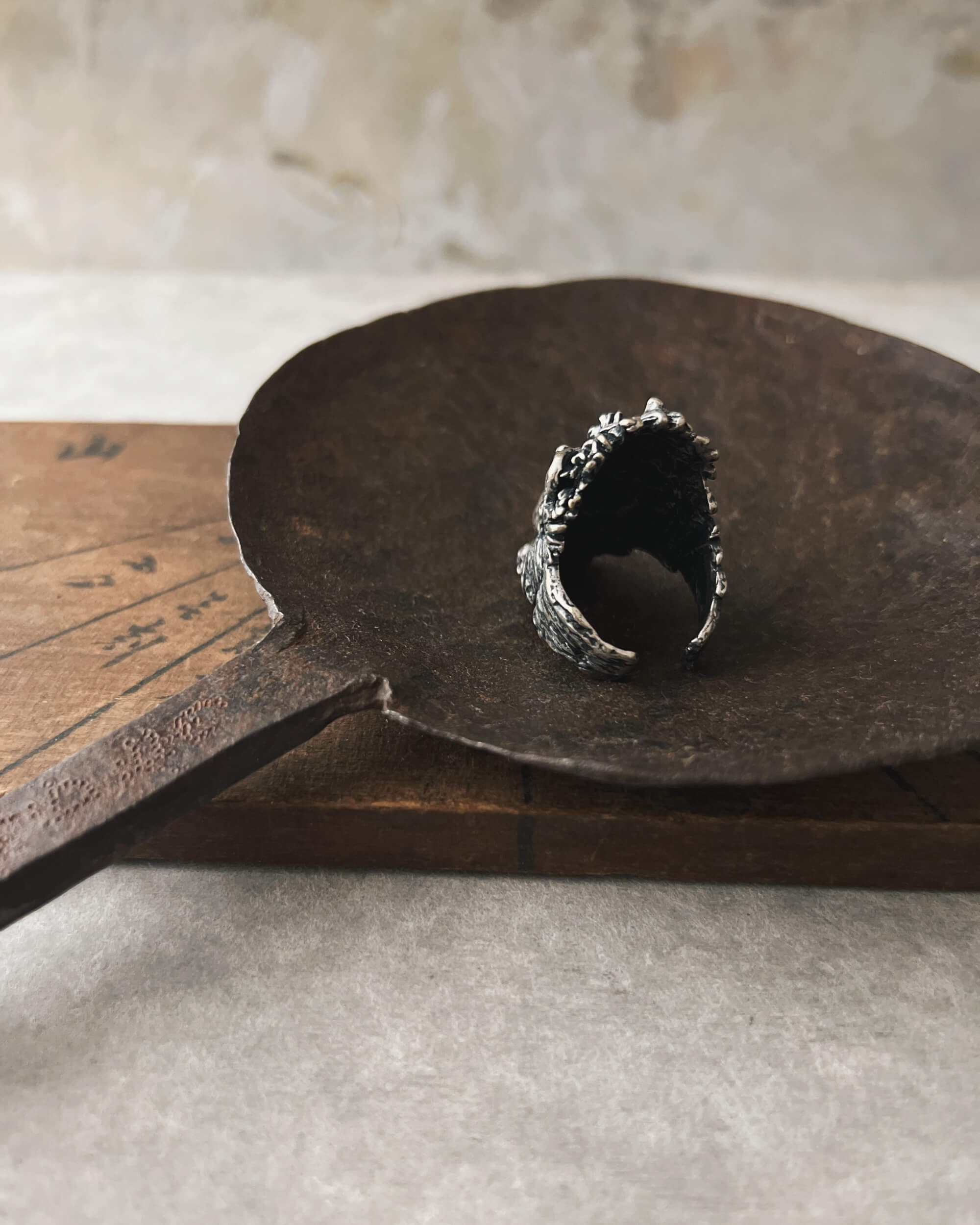 elassaad : lion head ring