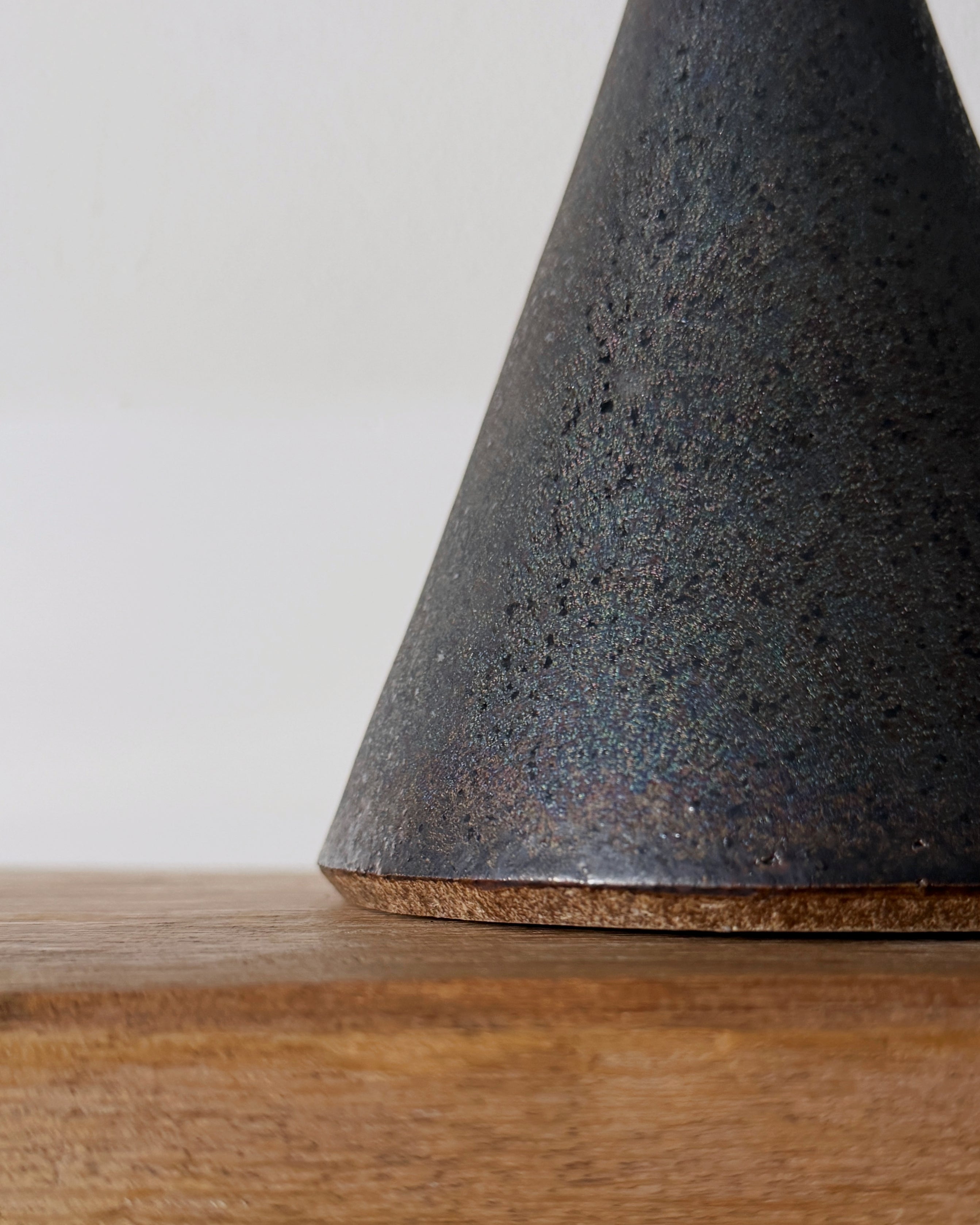 Hechimon : conical vase
