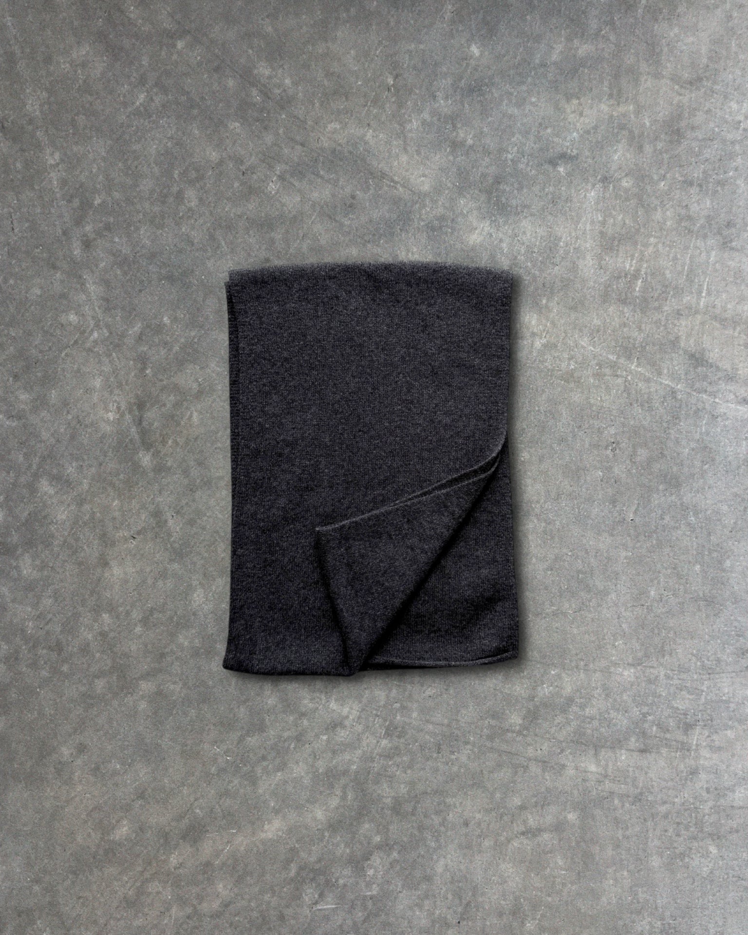 cashmerism : everyday scarf in dark grey