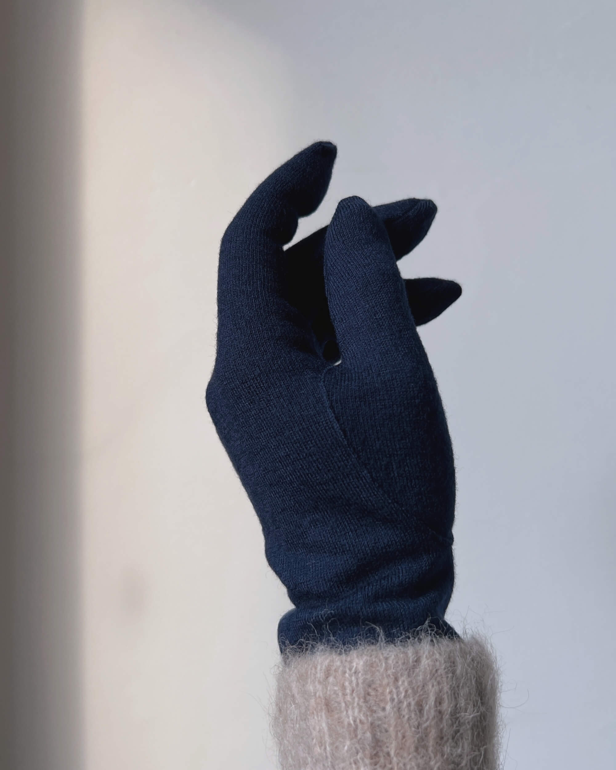 handmade wool gloves from hiteka artisan community
