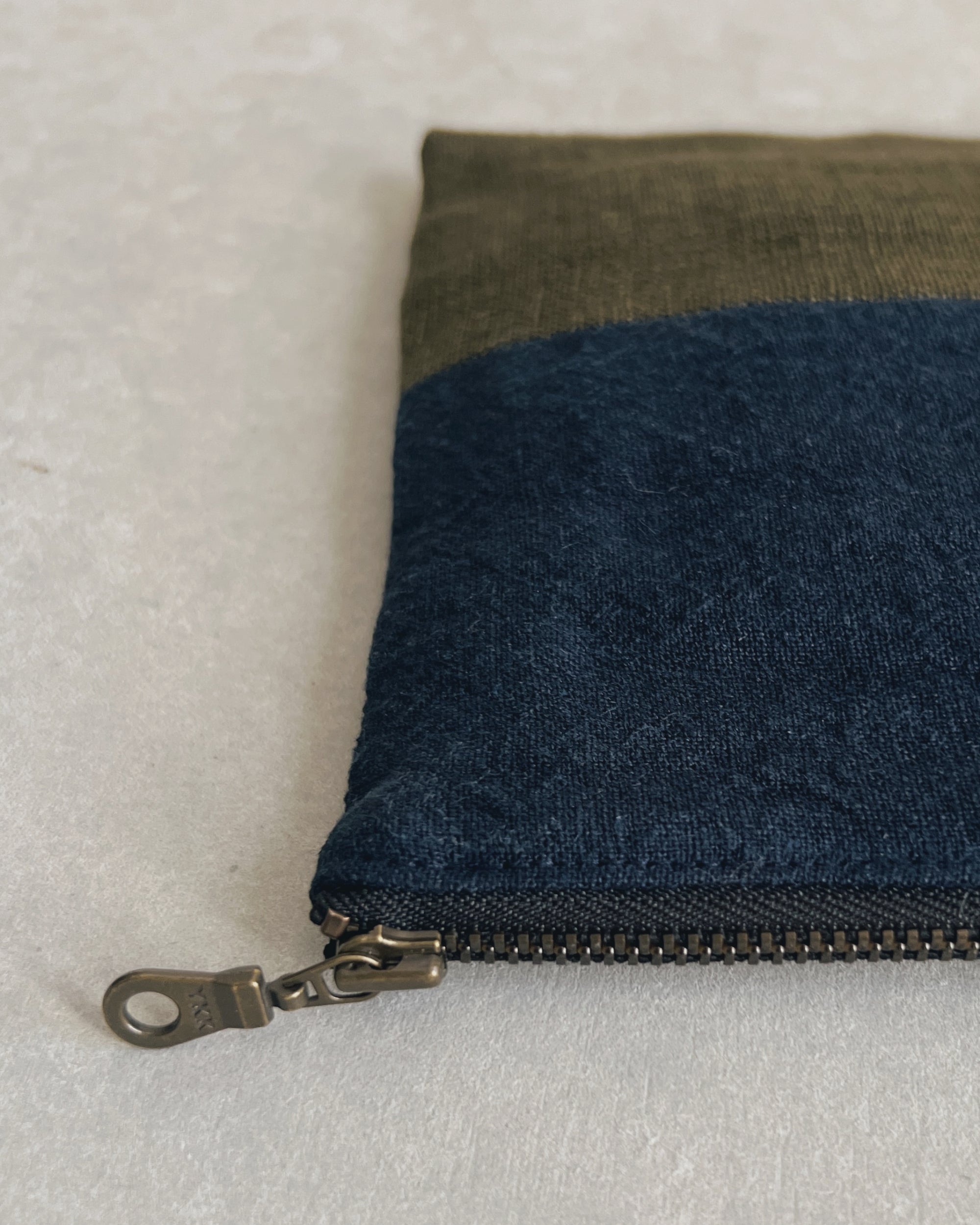 linen hachi bag with antique brass zipper