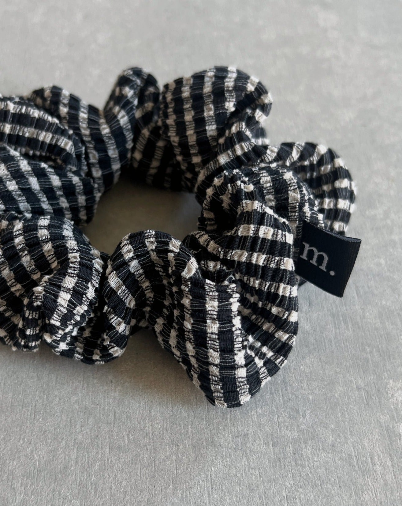 'm' for the maker : crinkle checked scrunchie