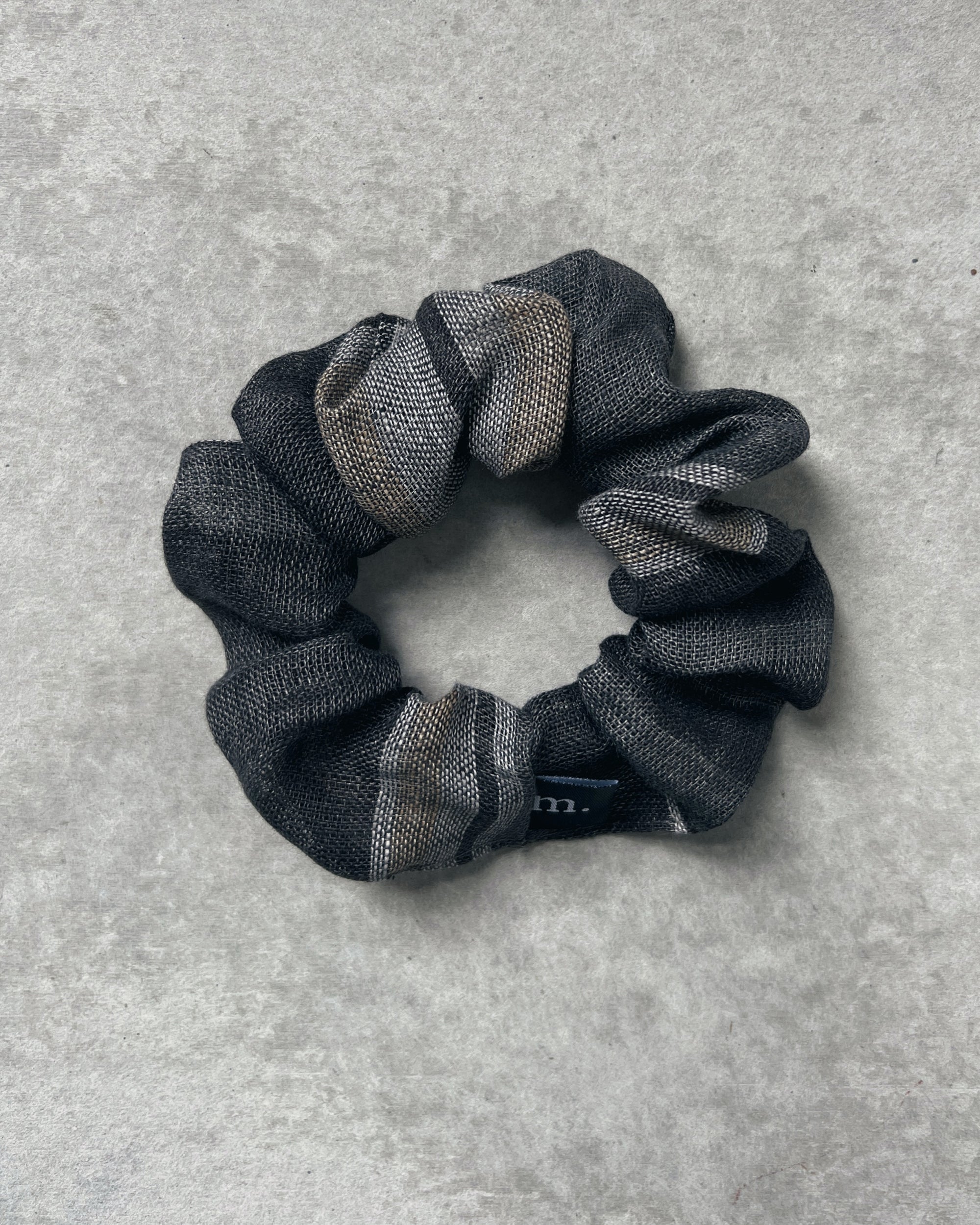 'm' for the maker : plaid linen scrunchie