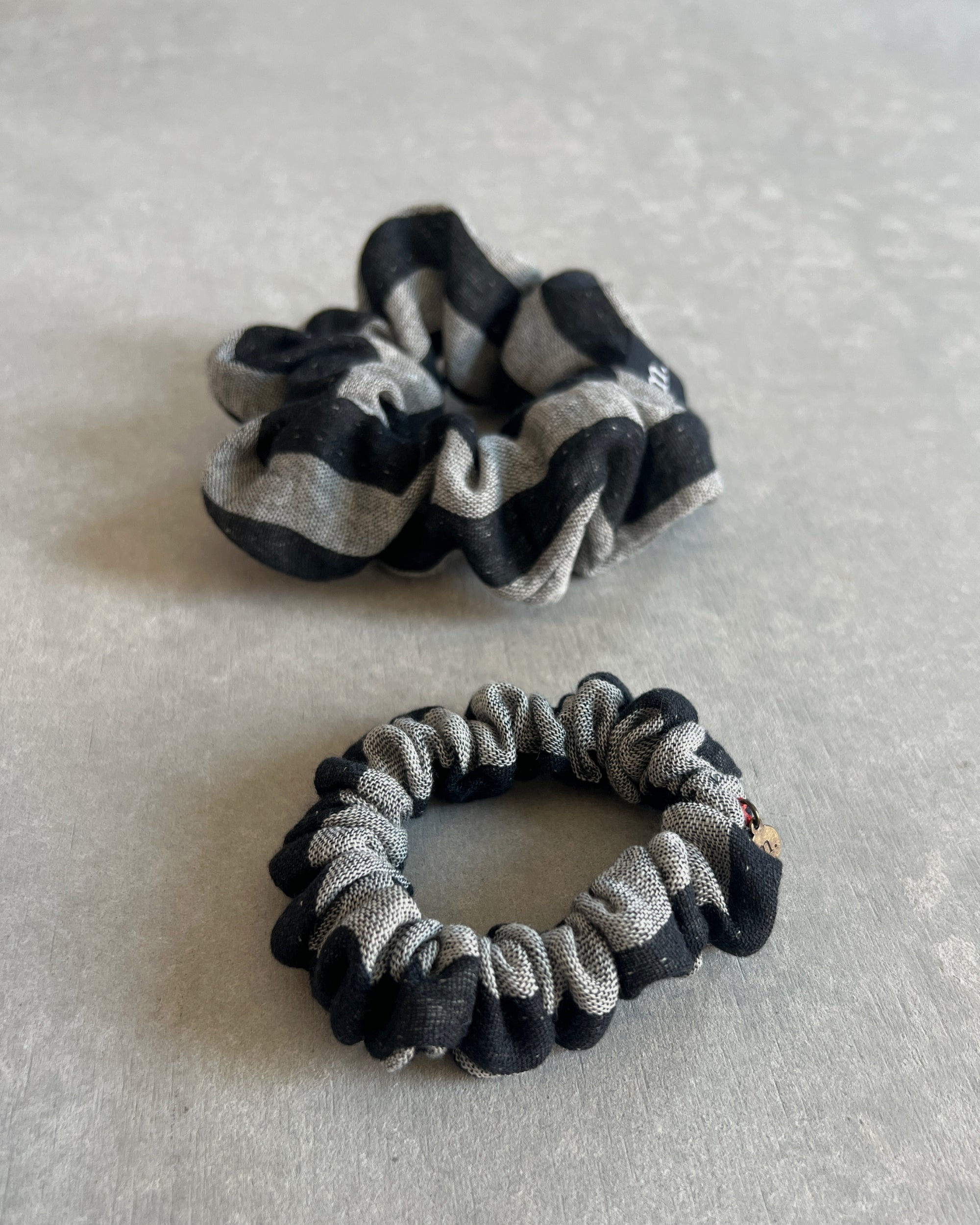 'm' for the maker : striped cotton scrunchie