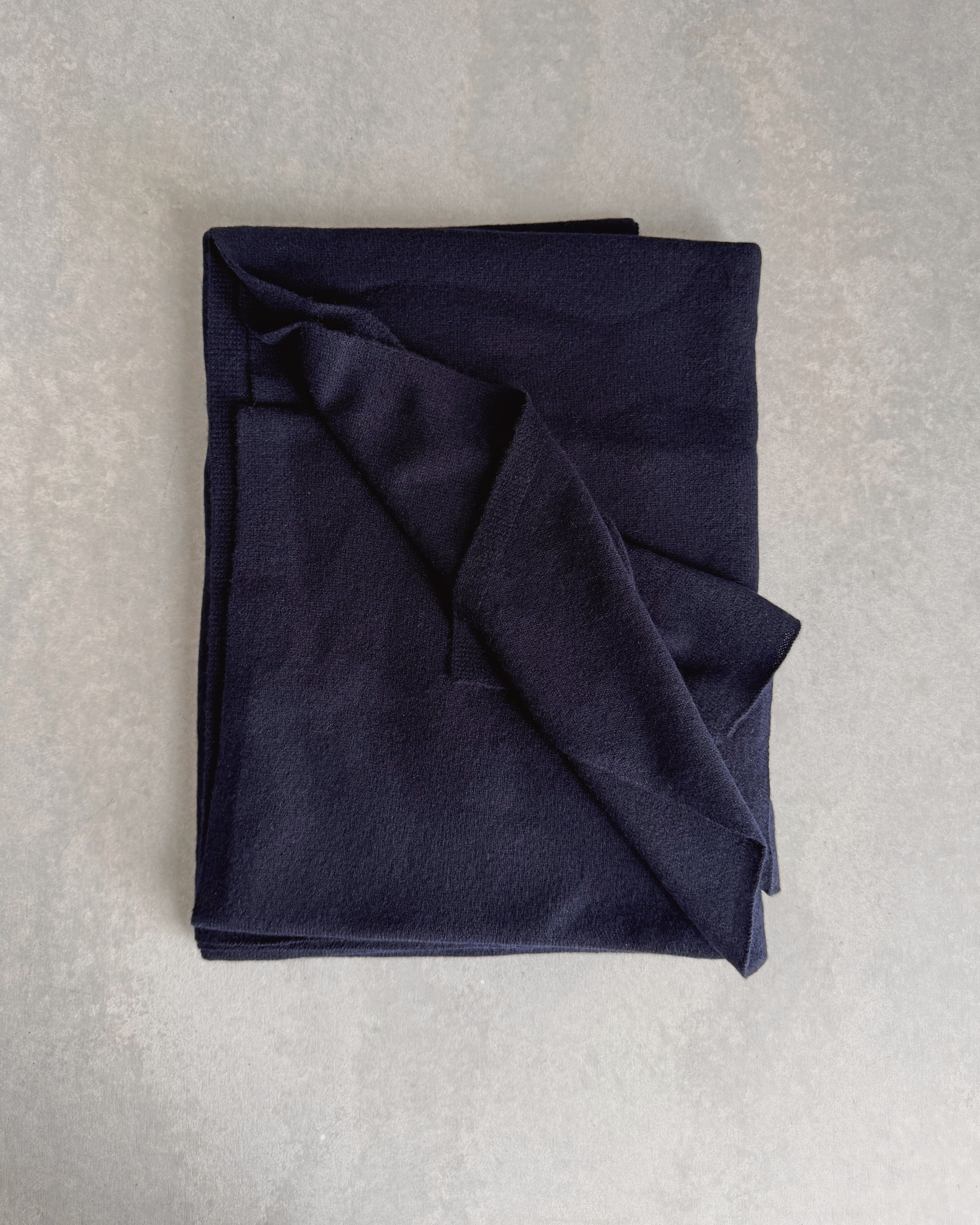 cashmerism : travel wrap in navy