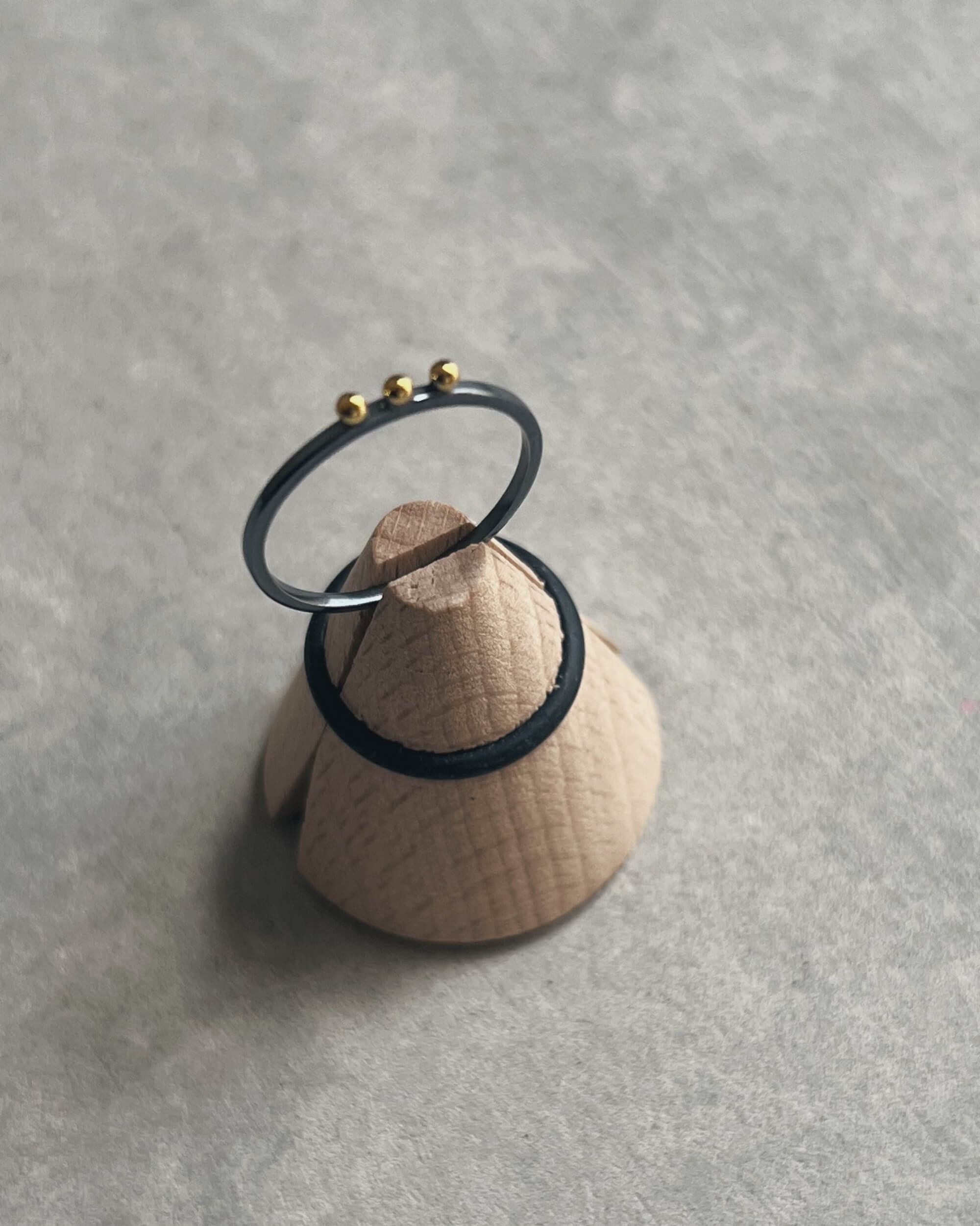 nina designs : oxidised bead ring