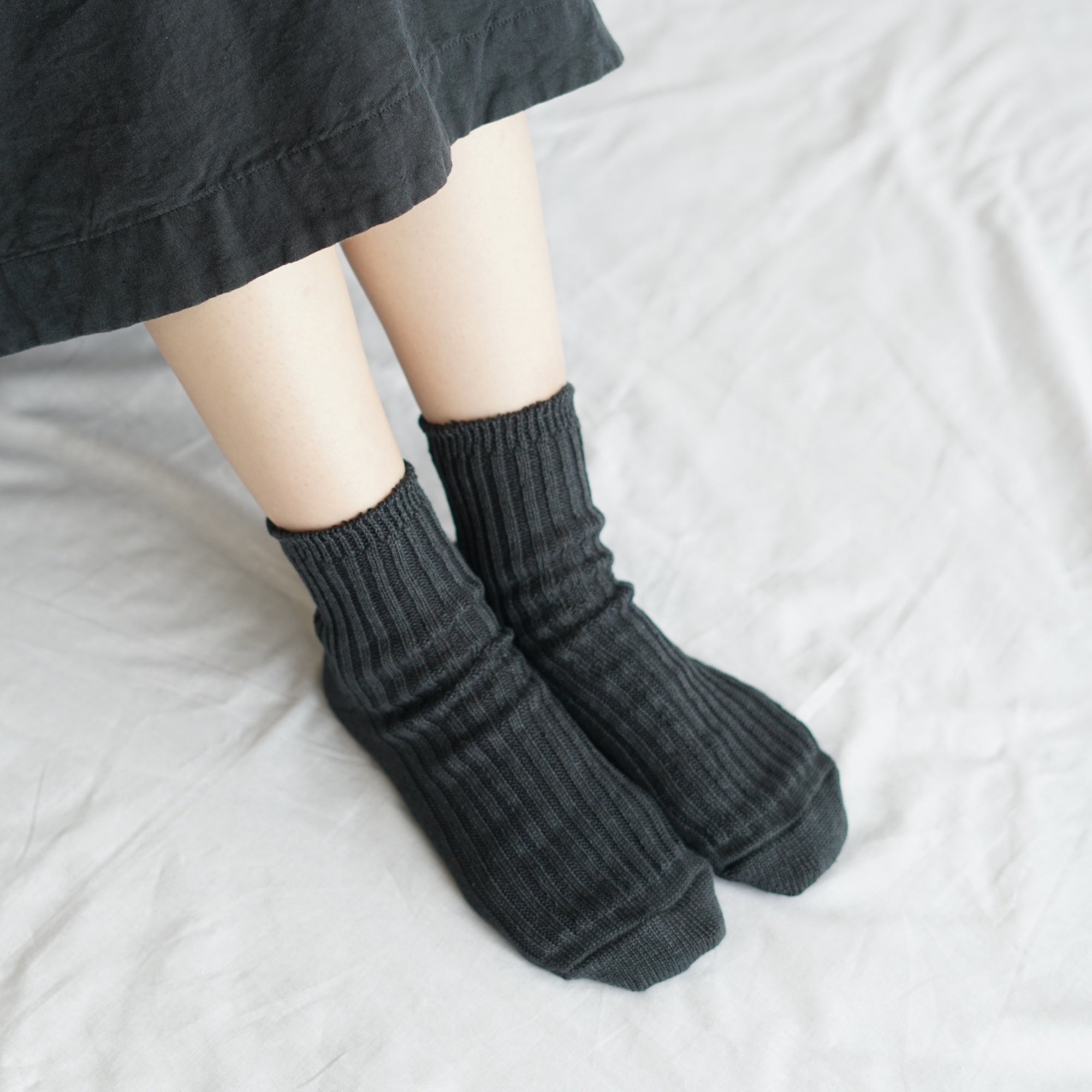nishiguchi kutsushita : praha linen ribbed socks