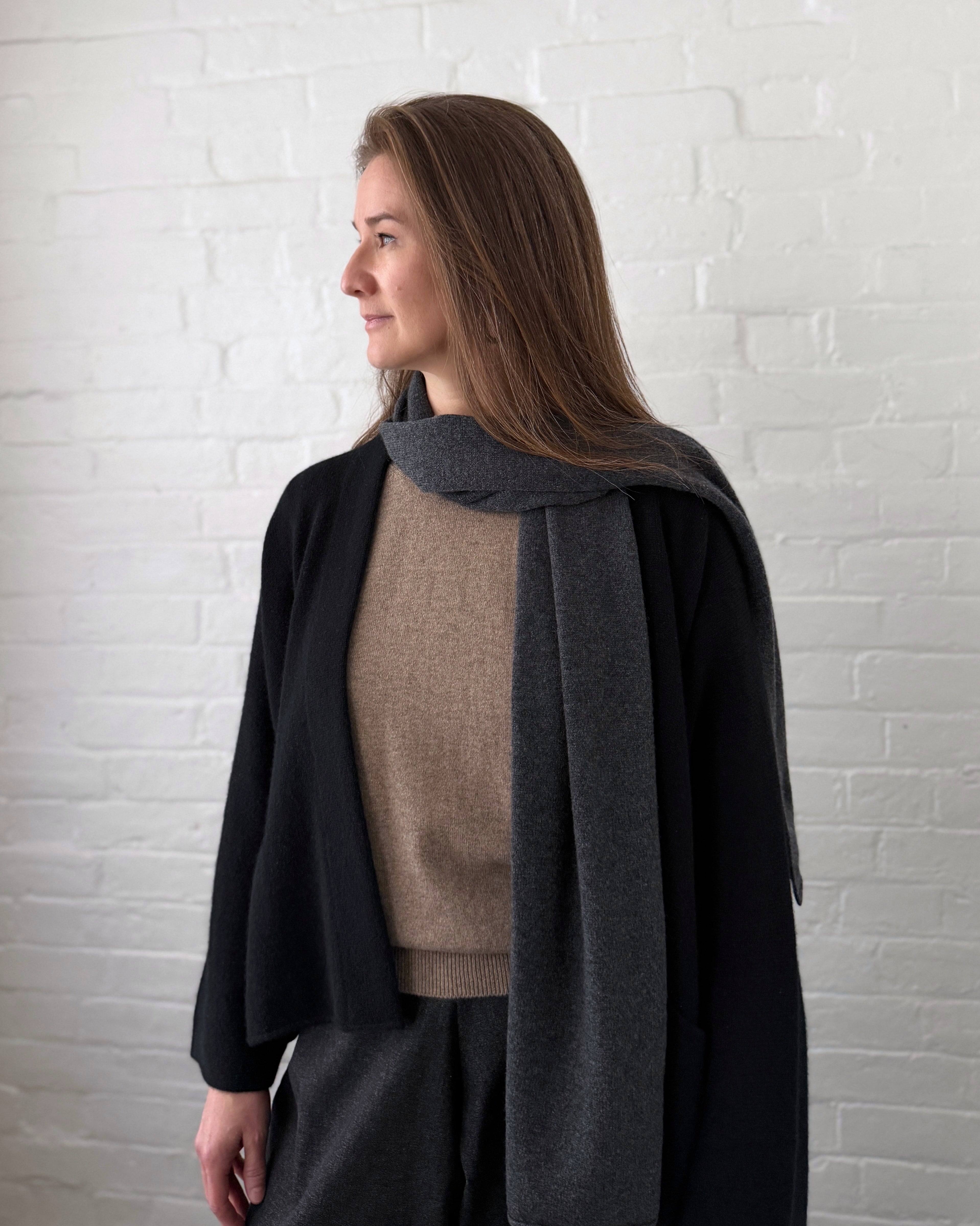 cashmerism : everyday scarf in dark grey