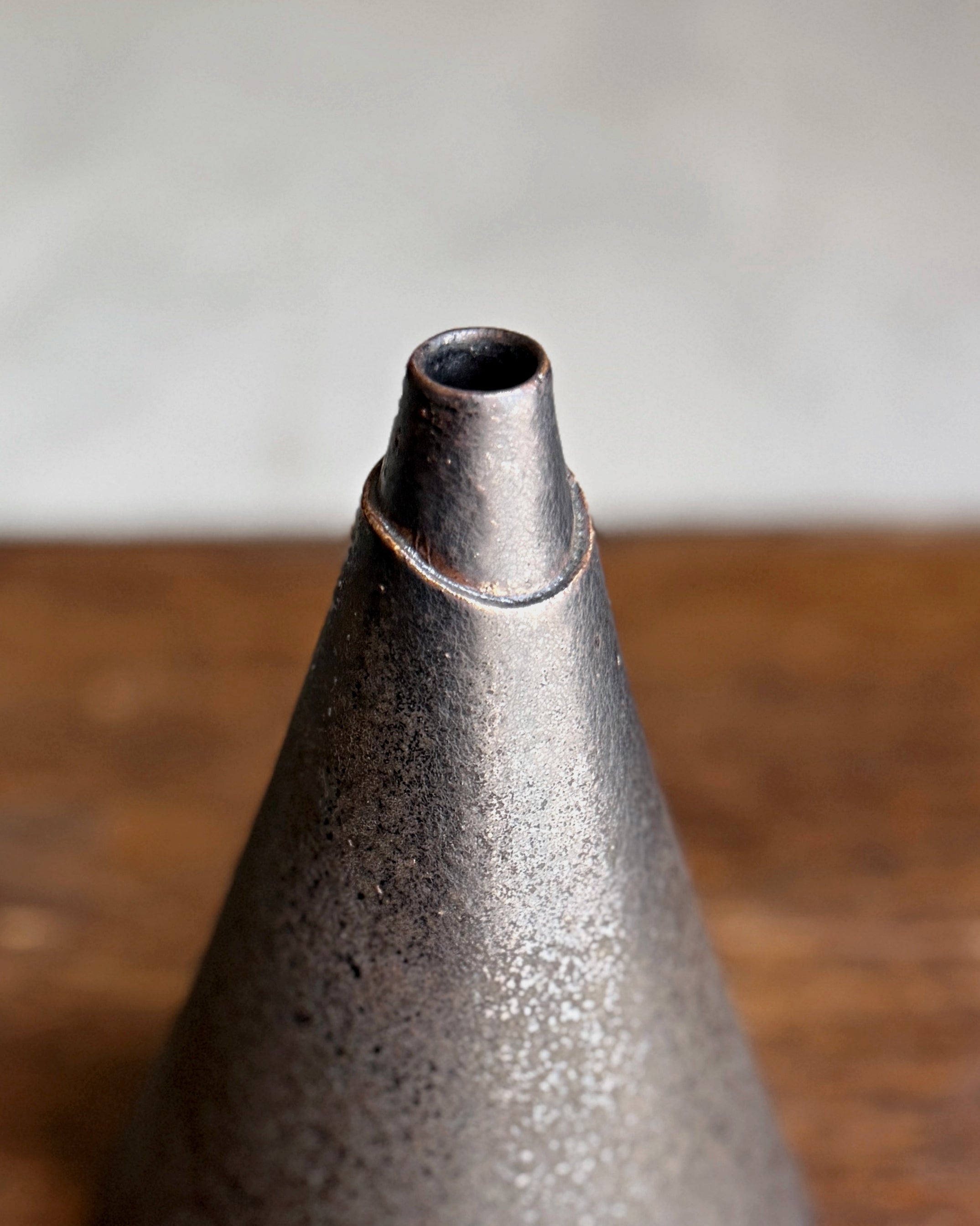 Hechimon : conical vase