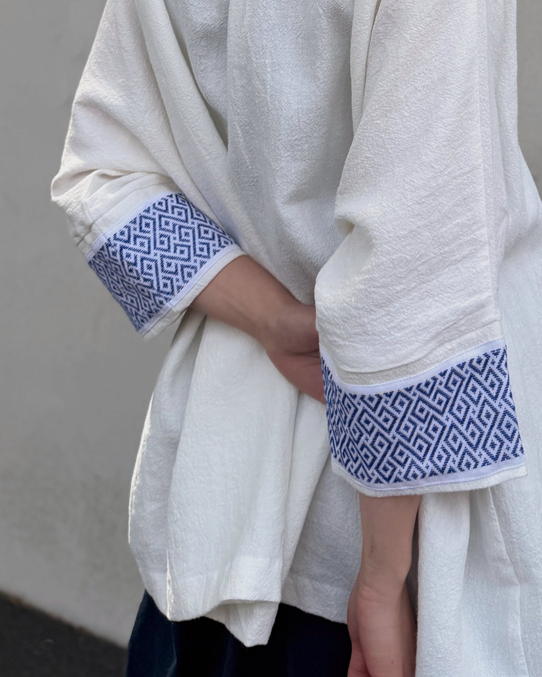 LJ struthers : cotton lunar smock blue trim