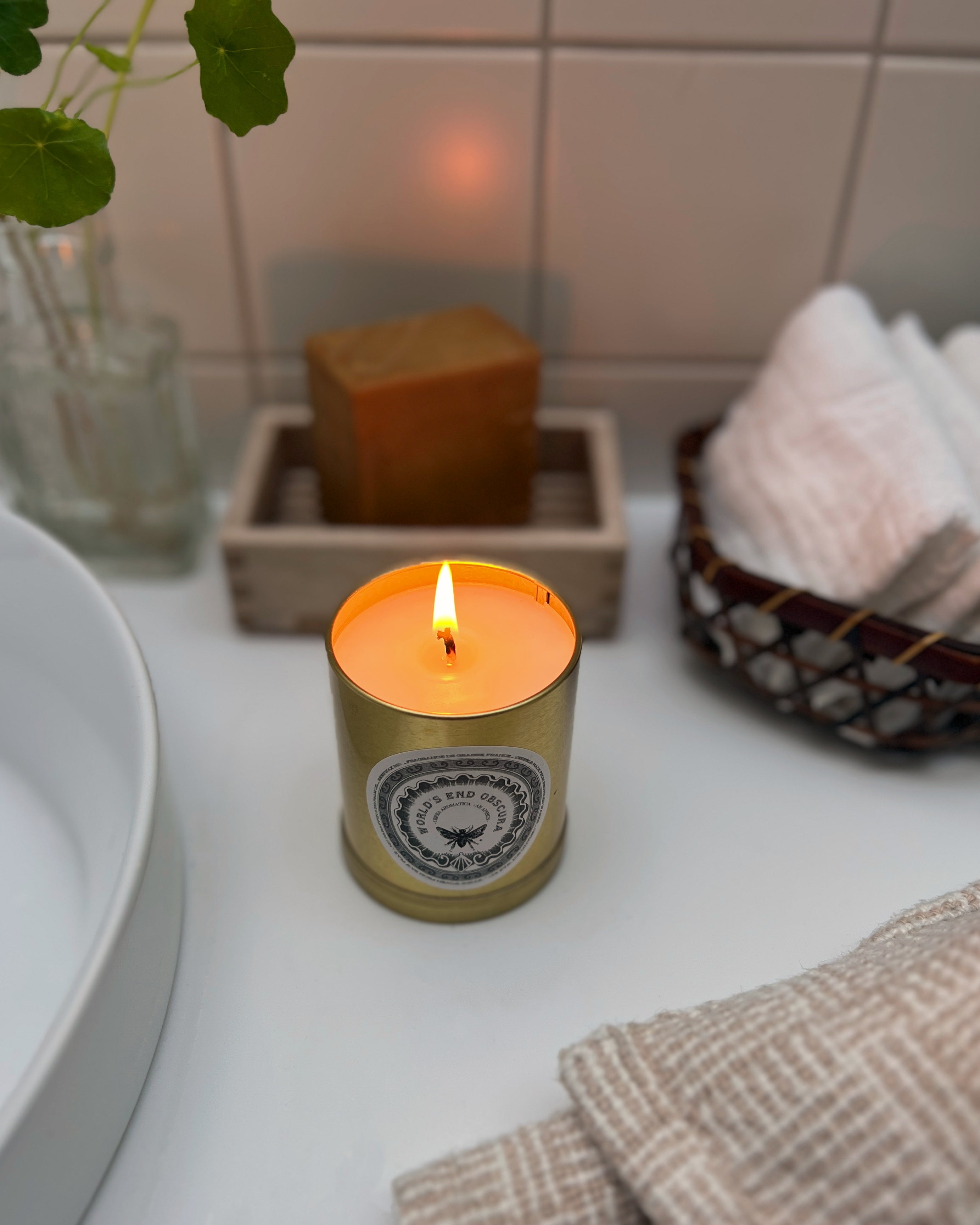 world's end obscura : no.5 santalum candle
