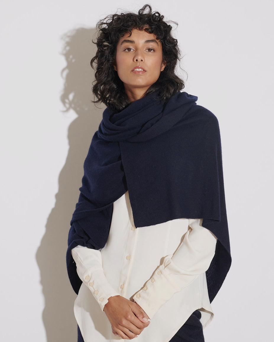 cashmerism : travel wrap in navy