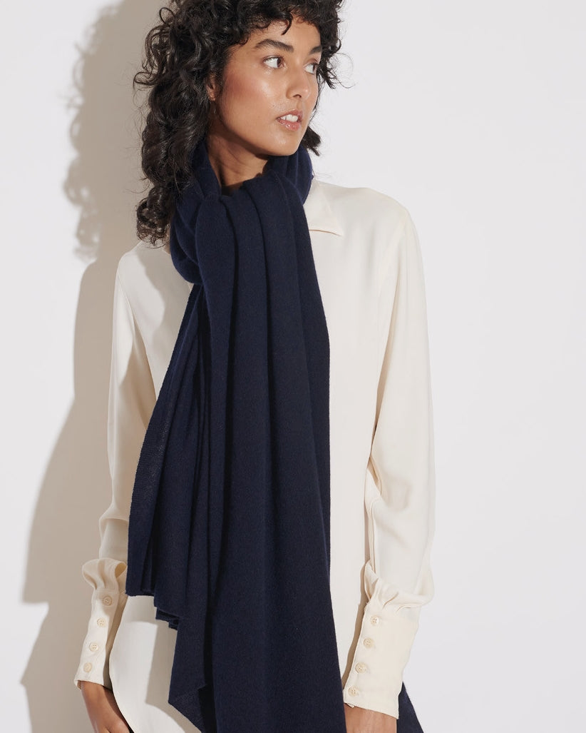 cashmerism : travel wrap in navy
