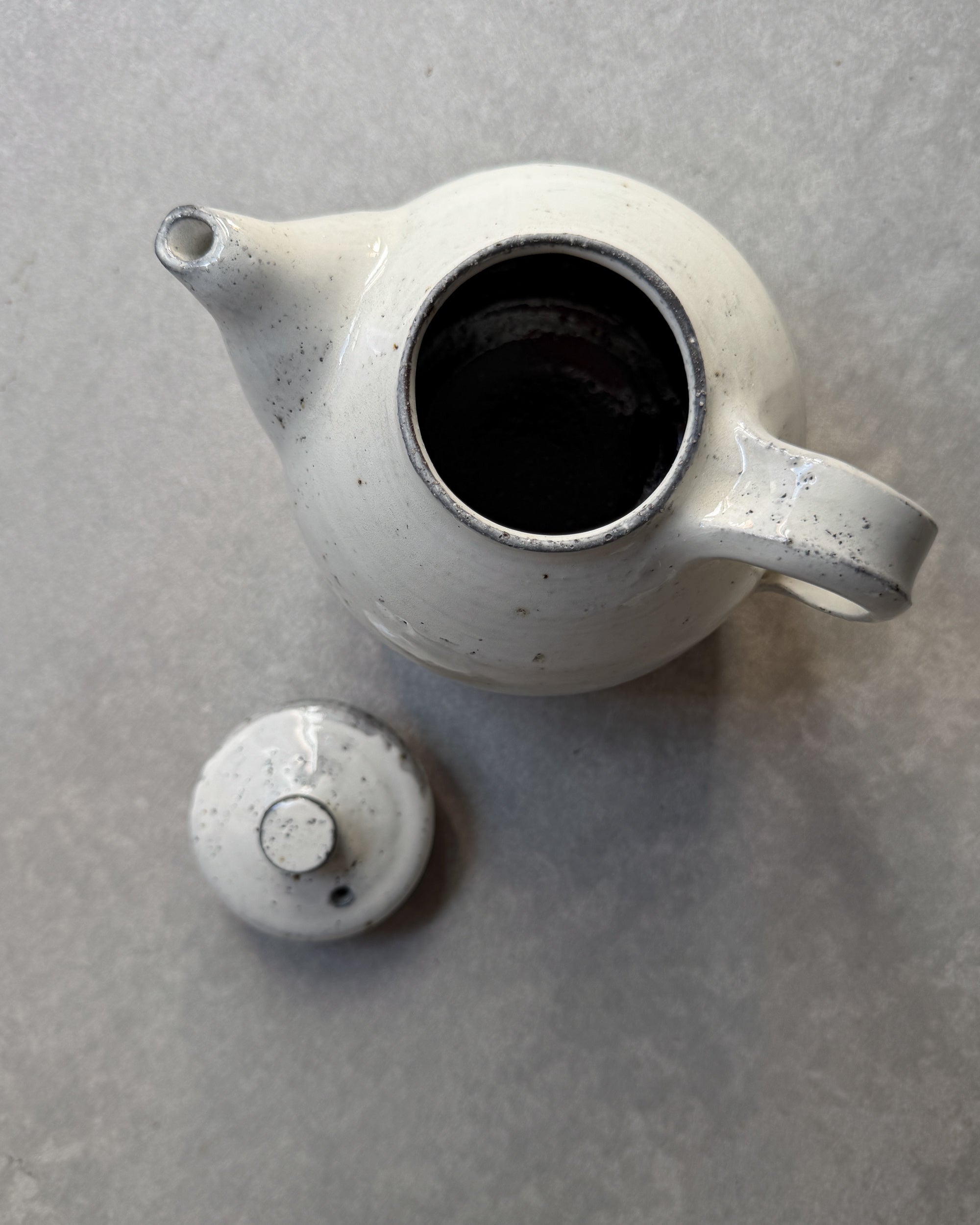 Wonki and J : ceramic teapot