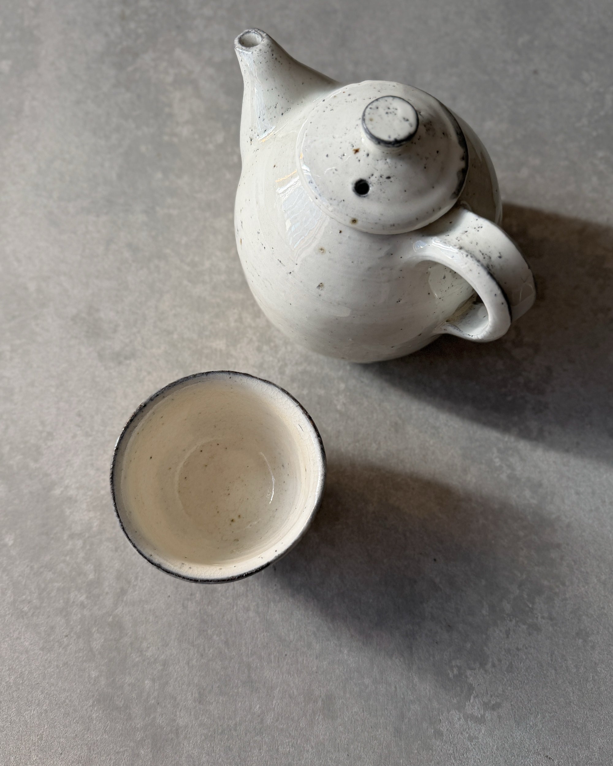 Wonki and J : ceramic teapot