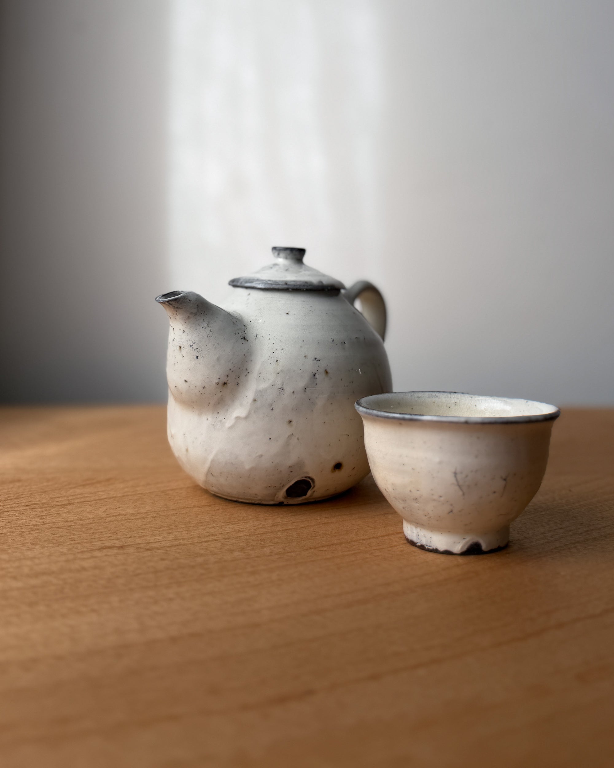 Wonki and J : ceramic teapot