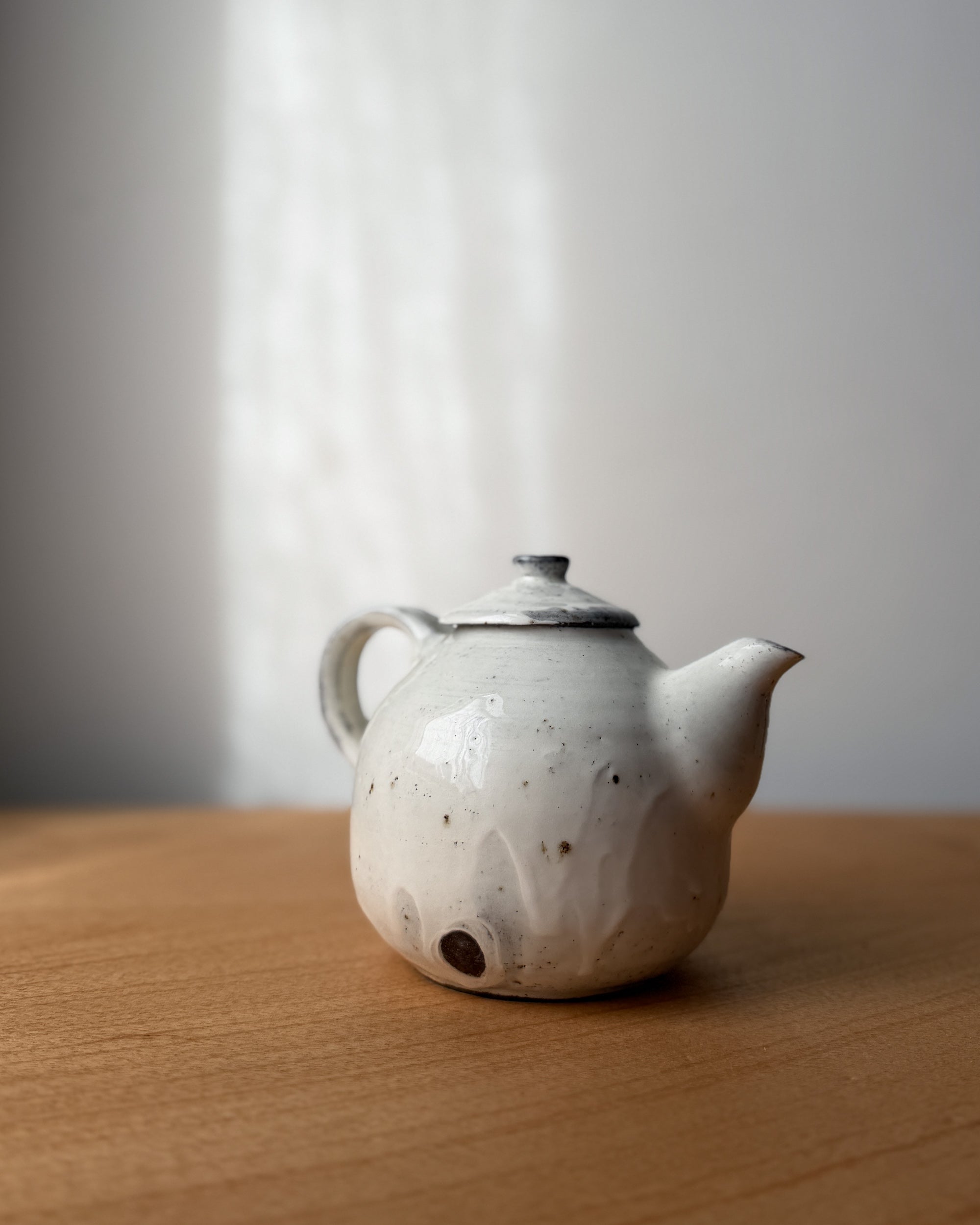 Wonki and J : ceramic teapot