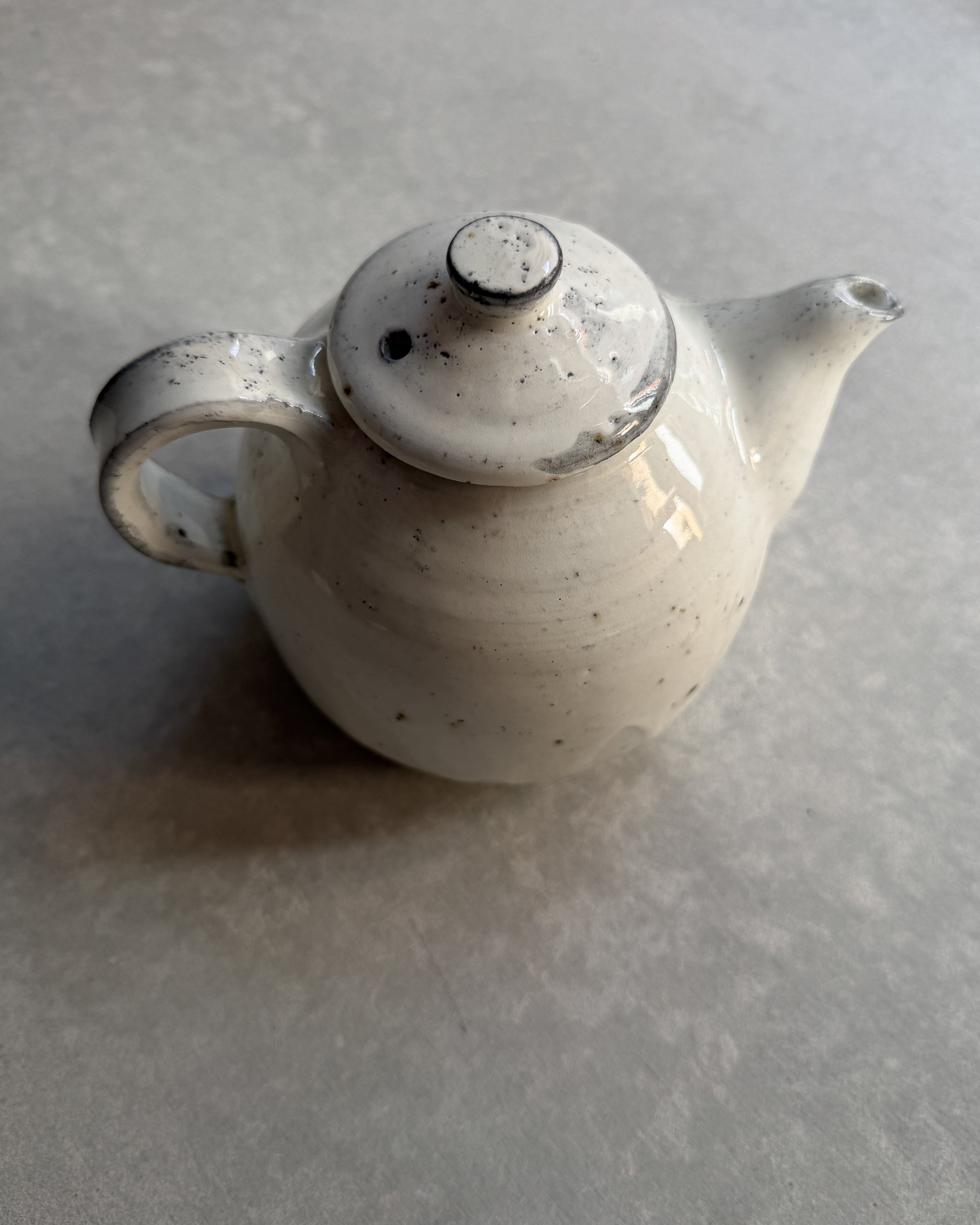Wonki and J : ceramic teapot