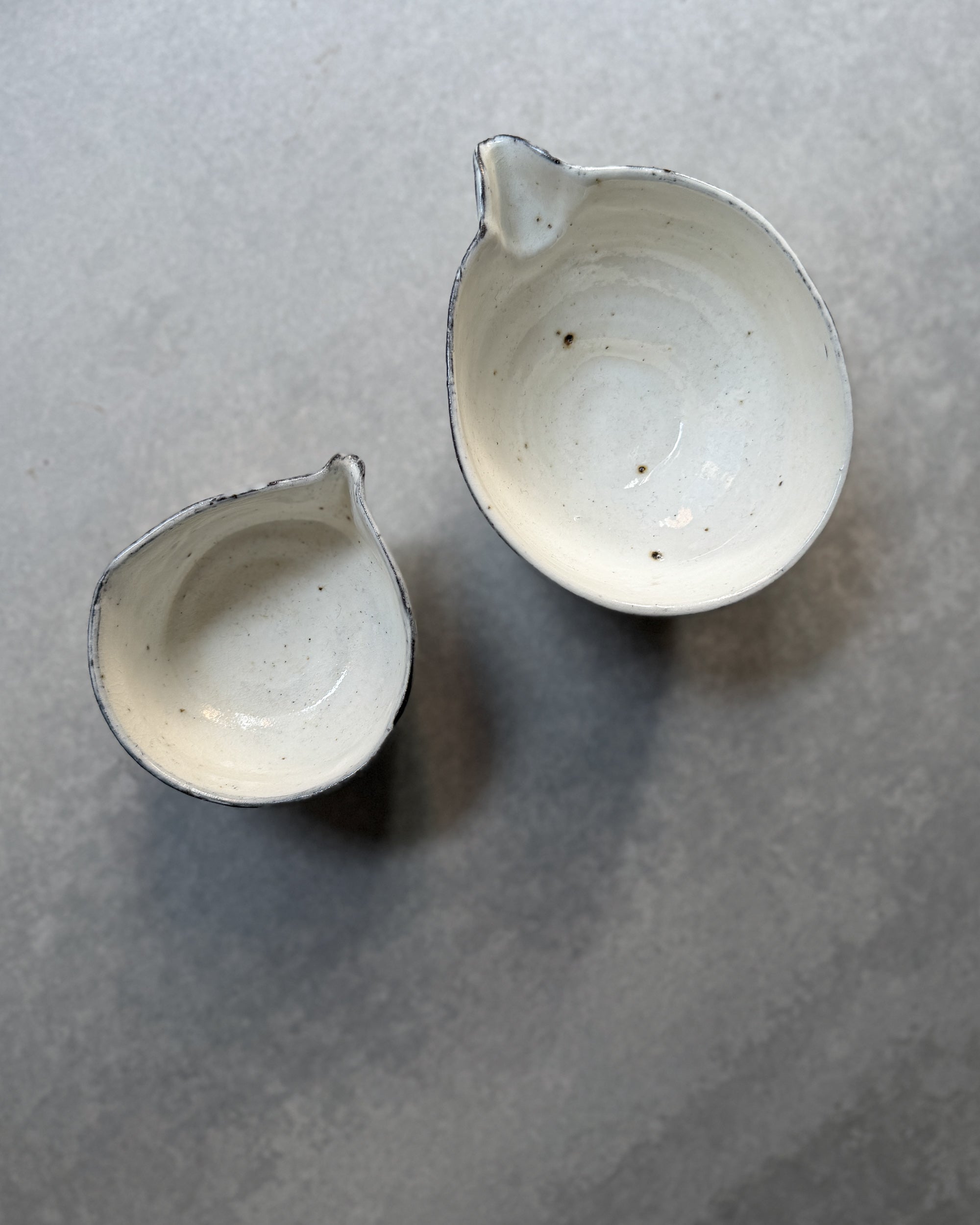 Wonki and J : ceramic pourer
