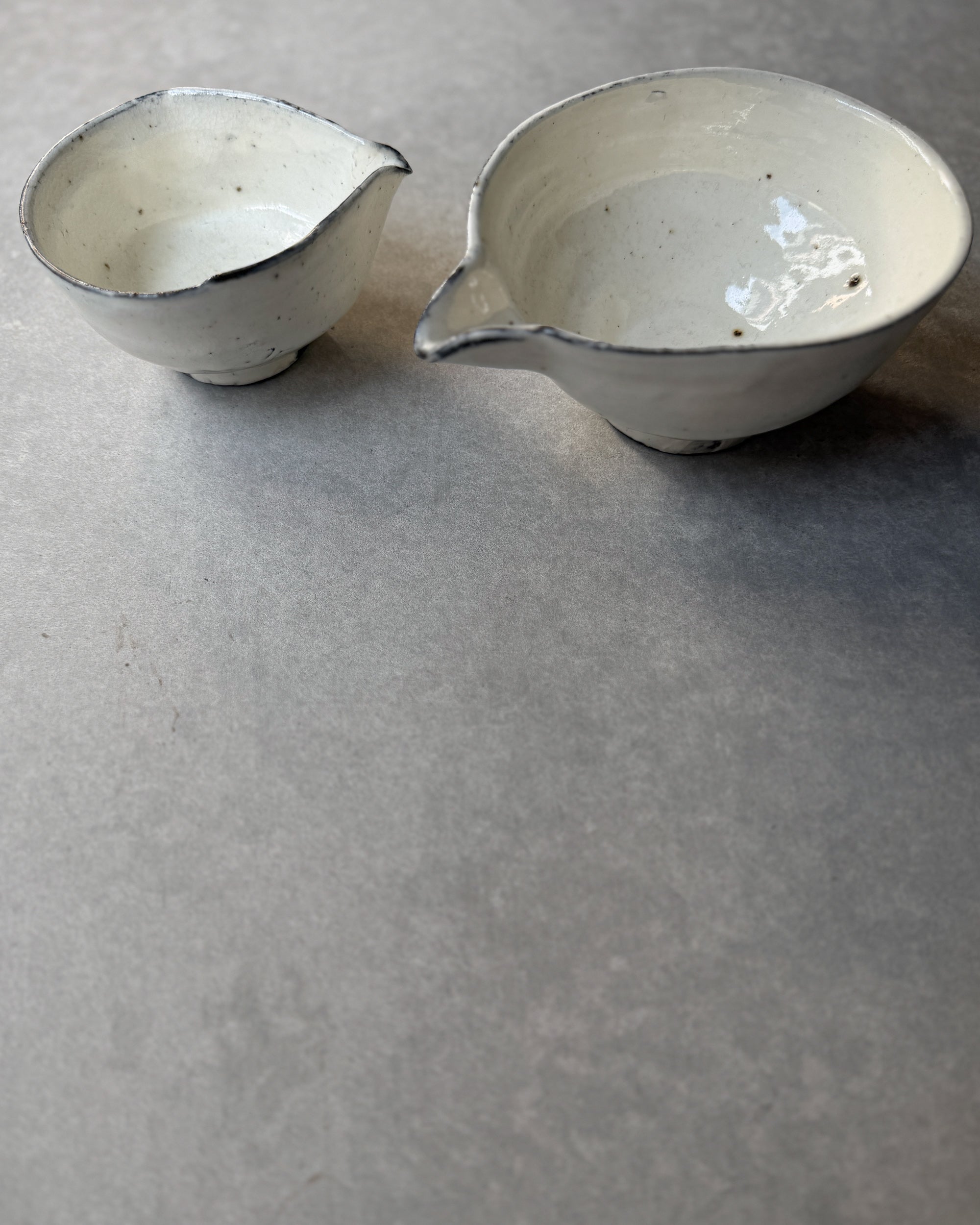 Wonki and J : ceramic pourer