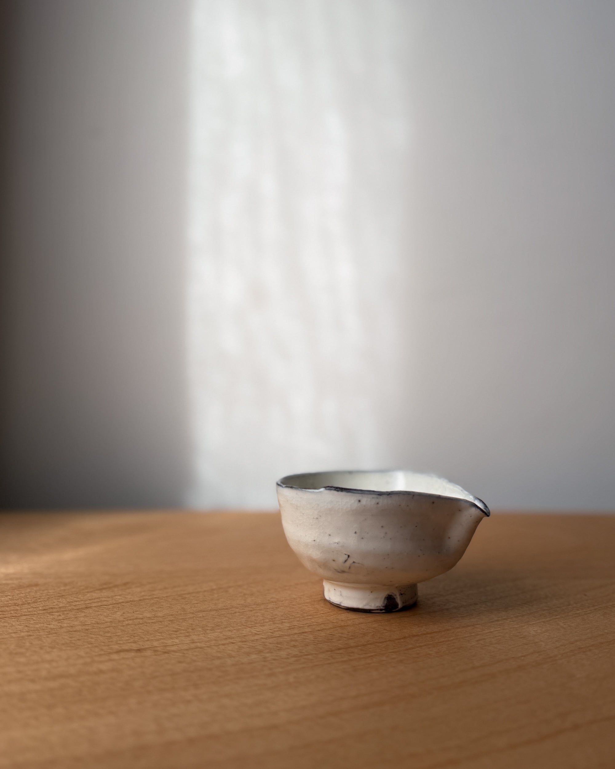 Wonki and J : ceramic pourer