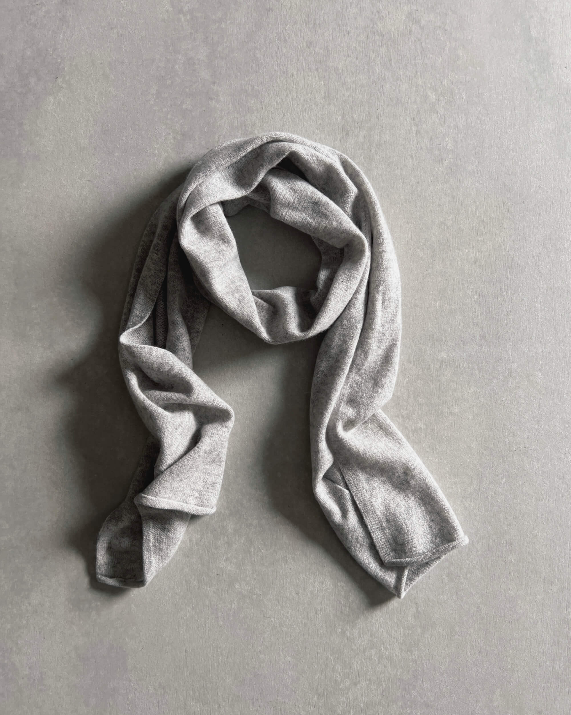 cashmerism : cashmere scarf in light grey