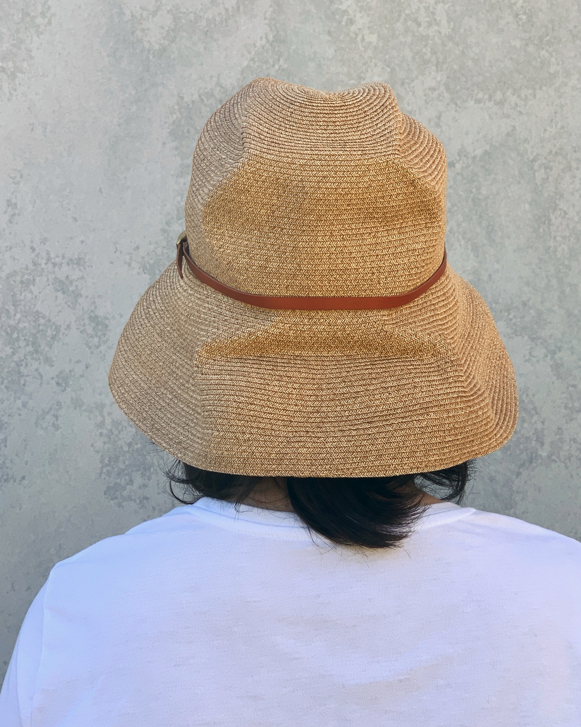 mature ha : boxed hat in barley with leather trim