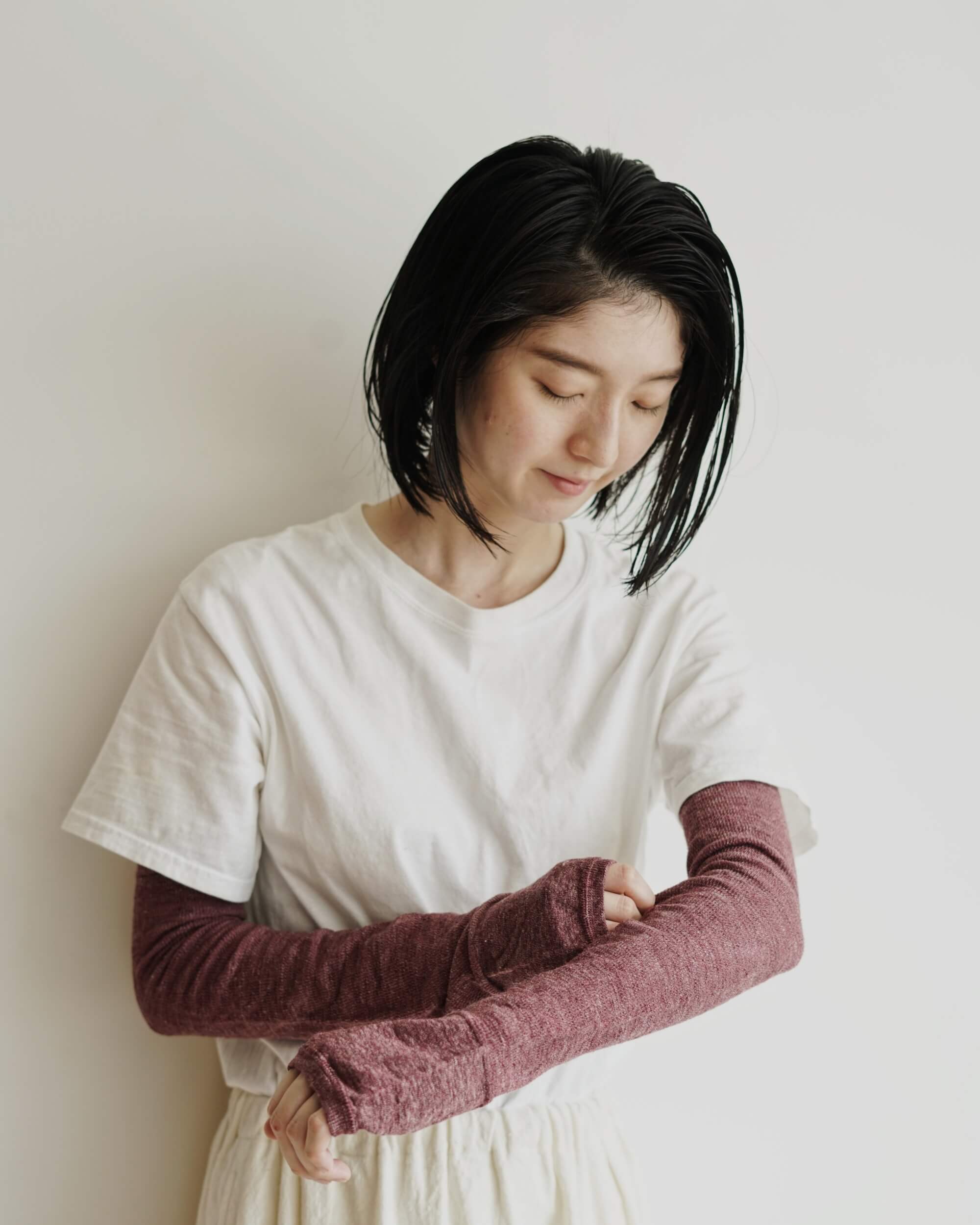 nishiguchi kutsushita : teni linen arm covers - long