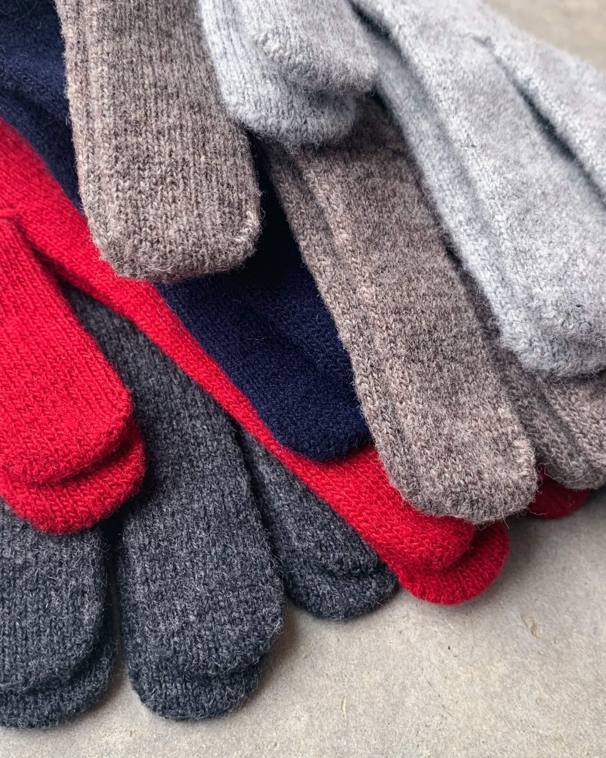 nishiguchi kutsushita : merino wool gloves