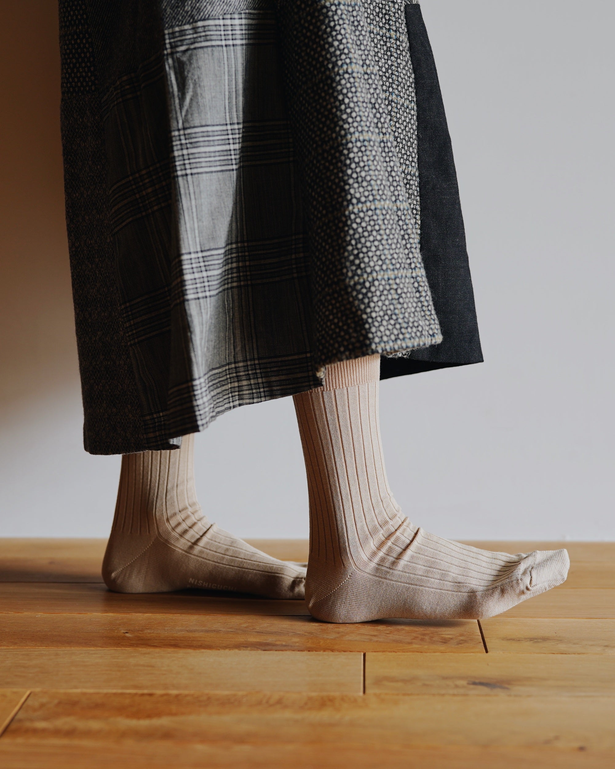 nishiguchi kutsushita : silk cotton ribbed socks