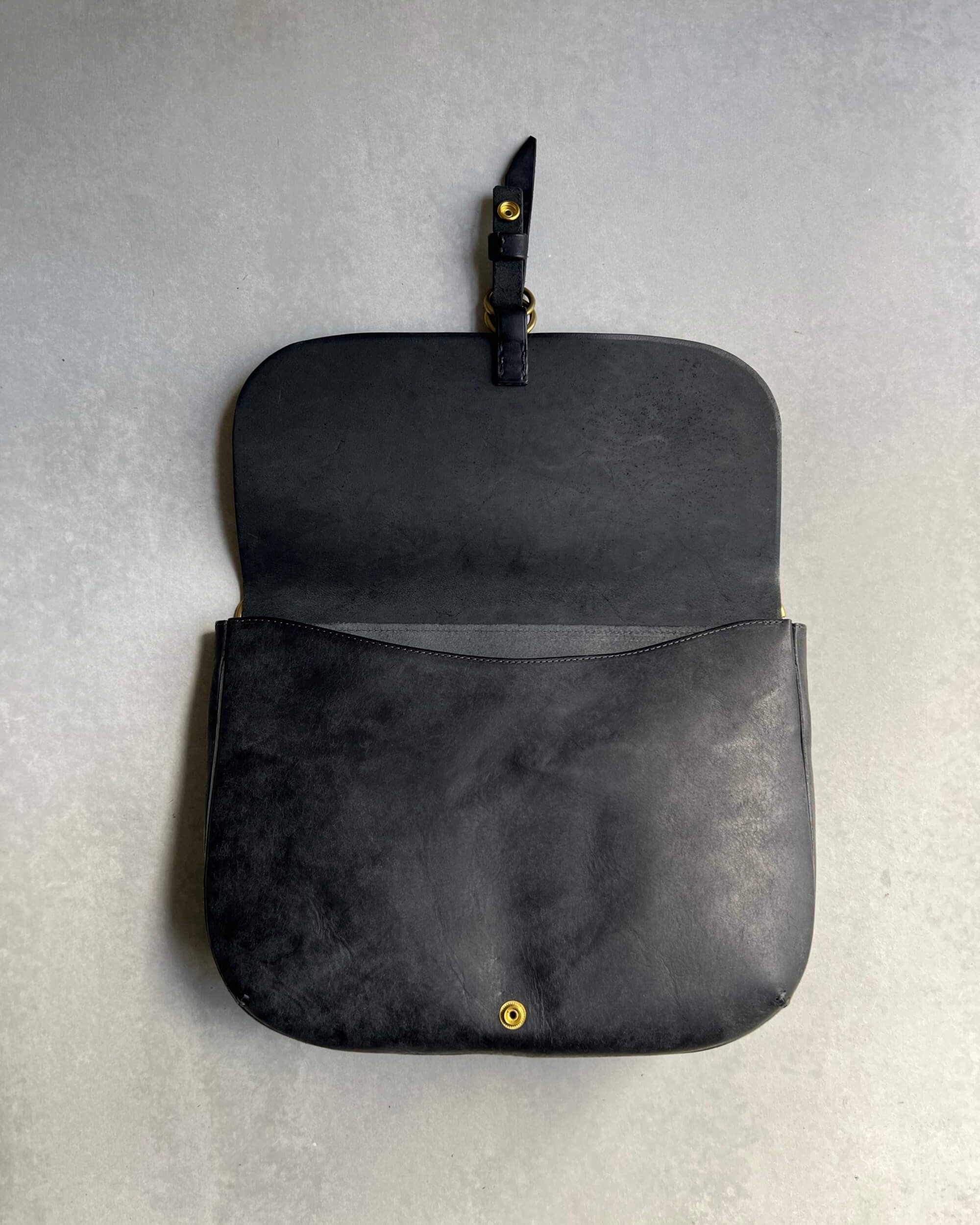 safuji : medium postman bag