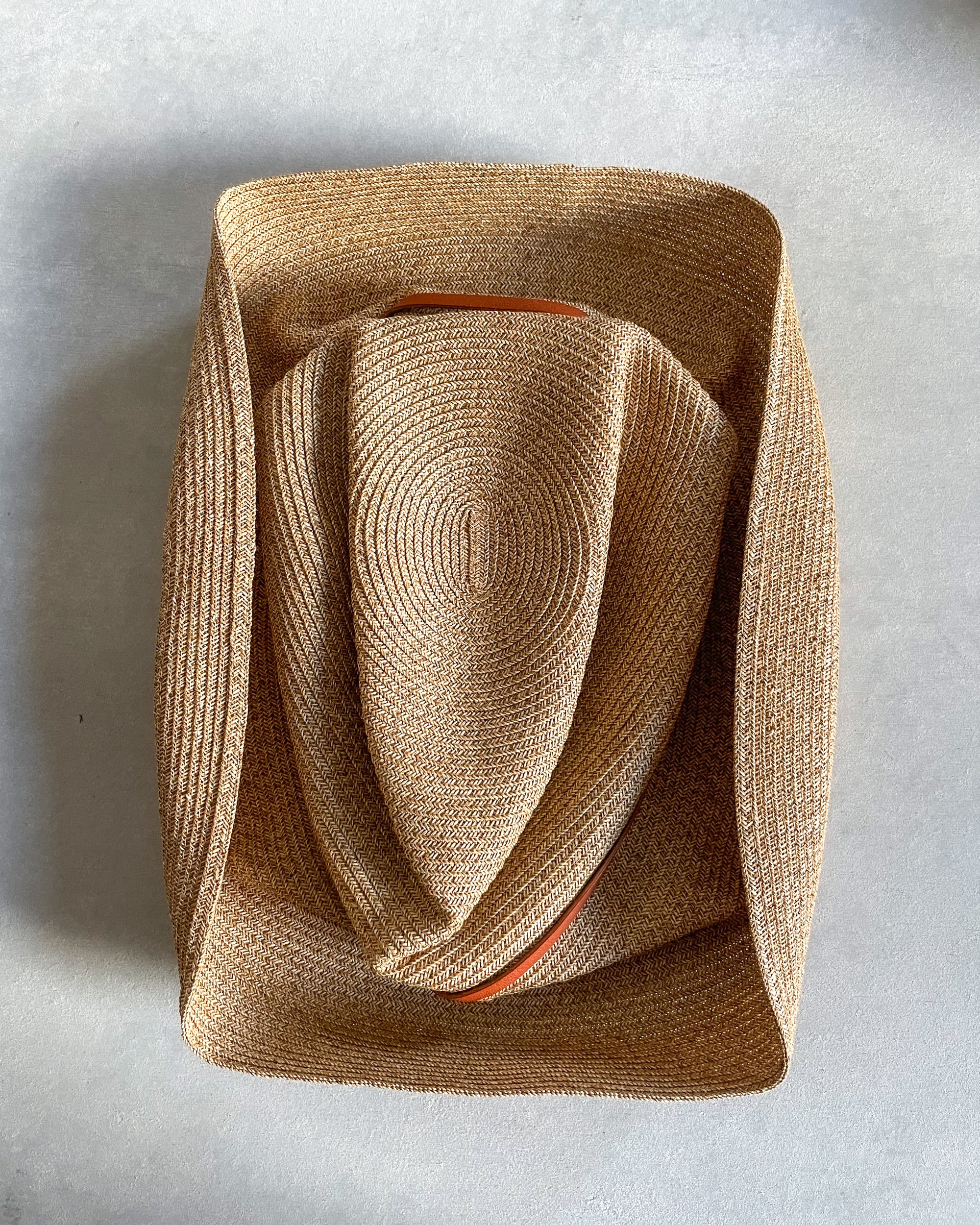 mature ha : boxed hat with leather trim